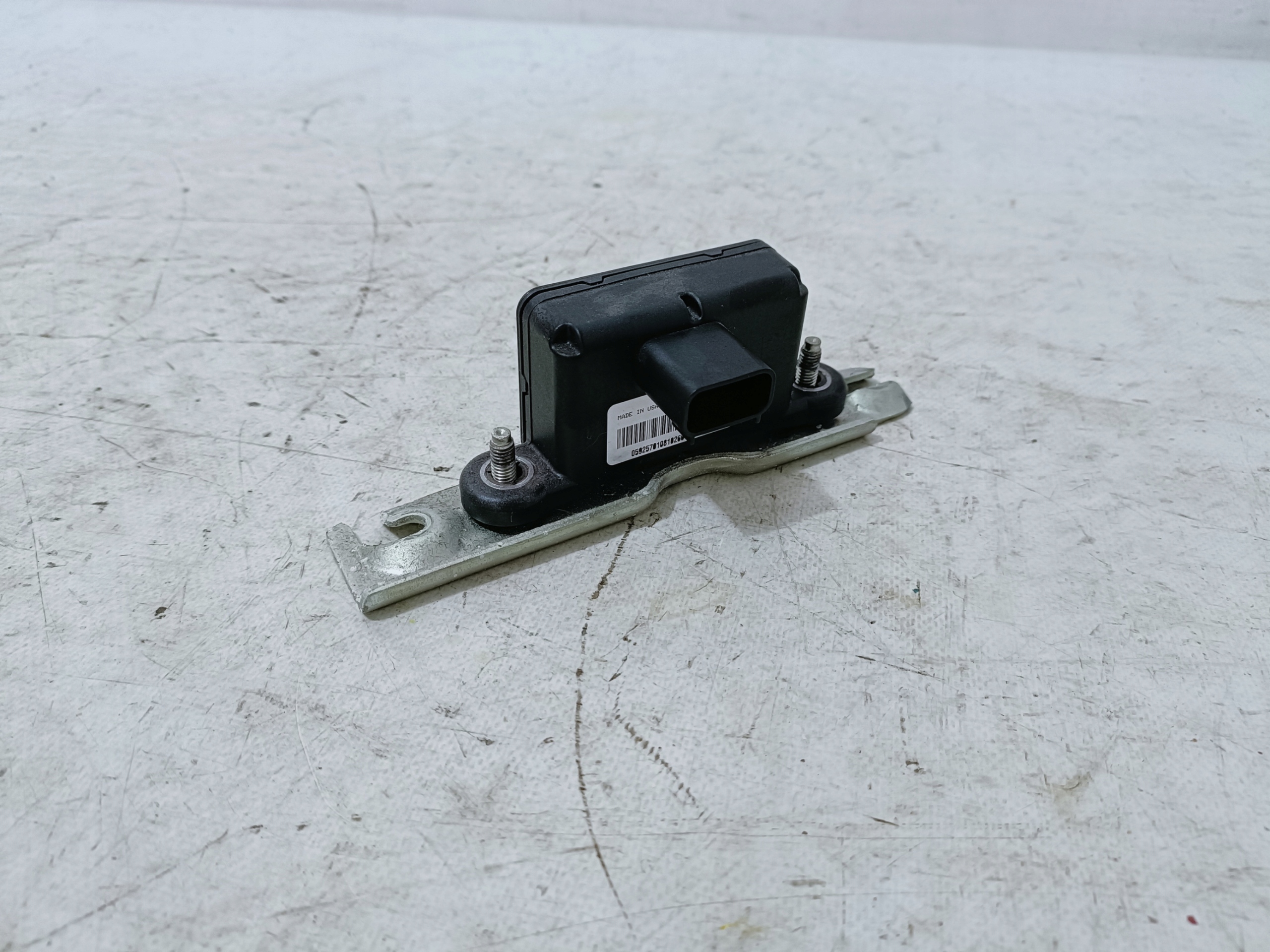 CADILLAC ESCALADE IV 15- Sensor PRZYSPIESZENIA 13585010