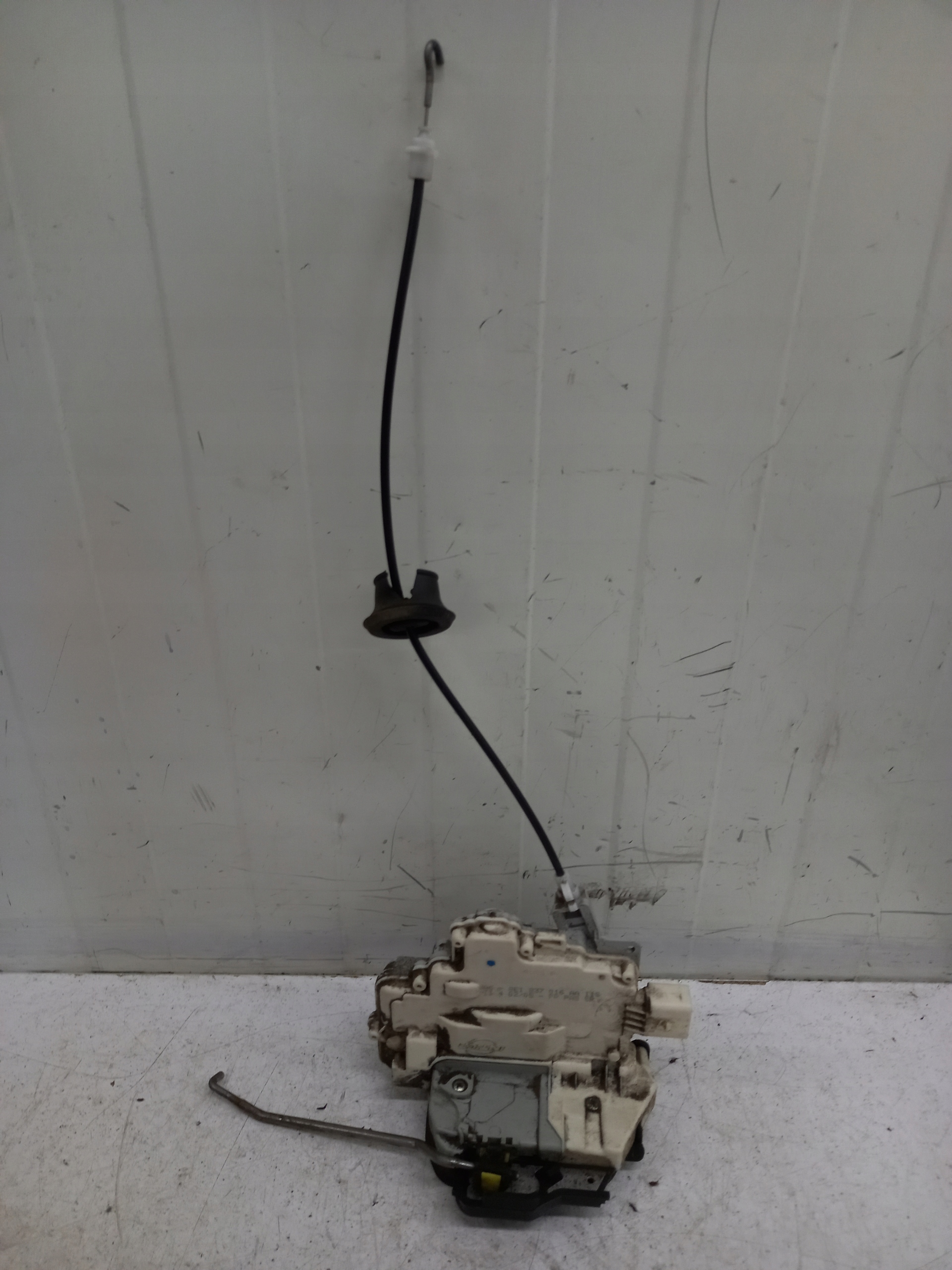 lock door CENTRALNY right front AUDI A4 B7 8E1837016AA 11S