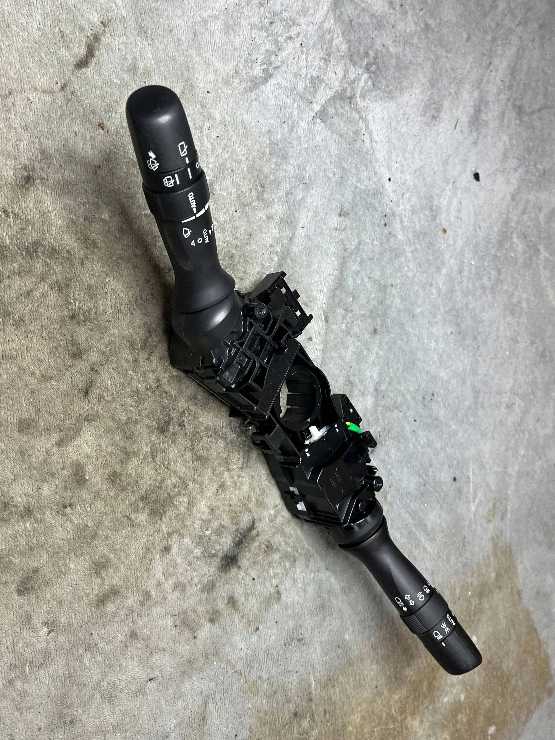 Commandes zespolone Subaru XV 83115FJ110