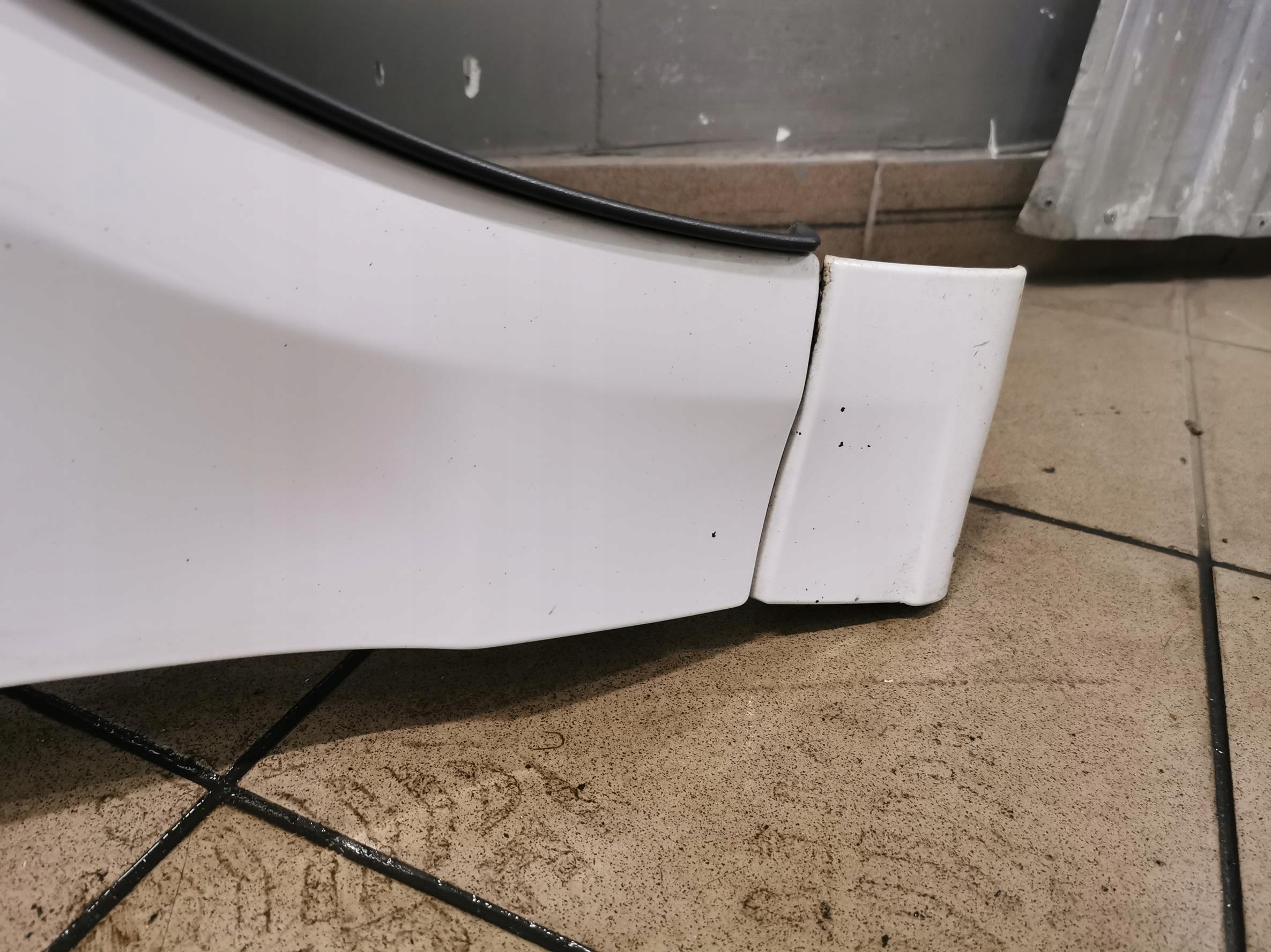 BŁOTNIK PRAWY PRZÓD S-LINE AUDI Q5 8R LY9C 08-13 Numer katalogowy oryginału BŁOTNIK PRAWY PRZÓD S-LINE AUDI Q5 LY9C