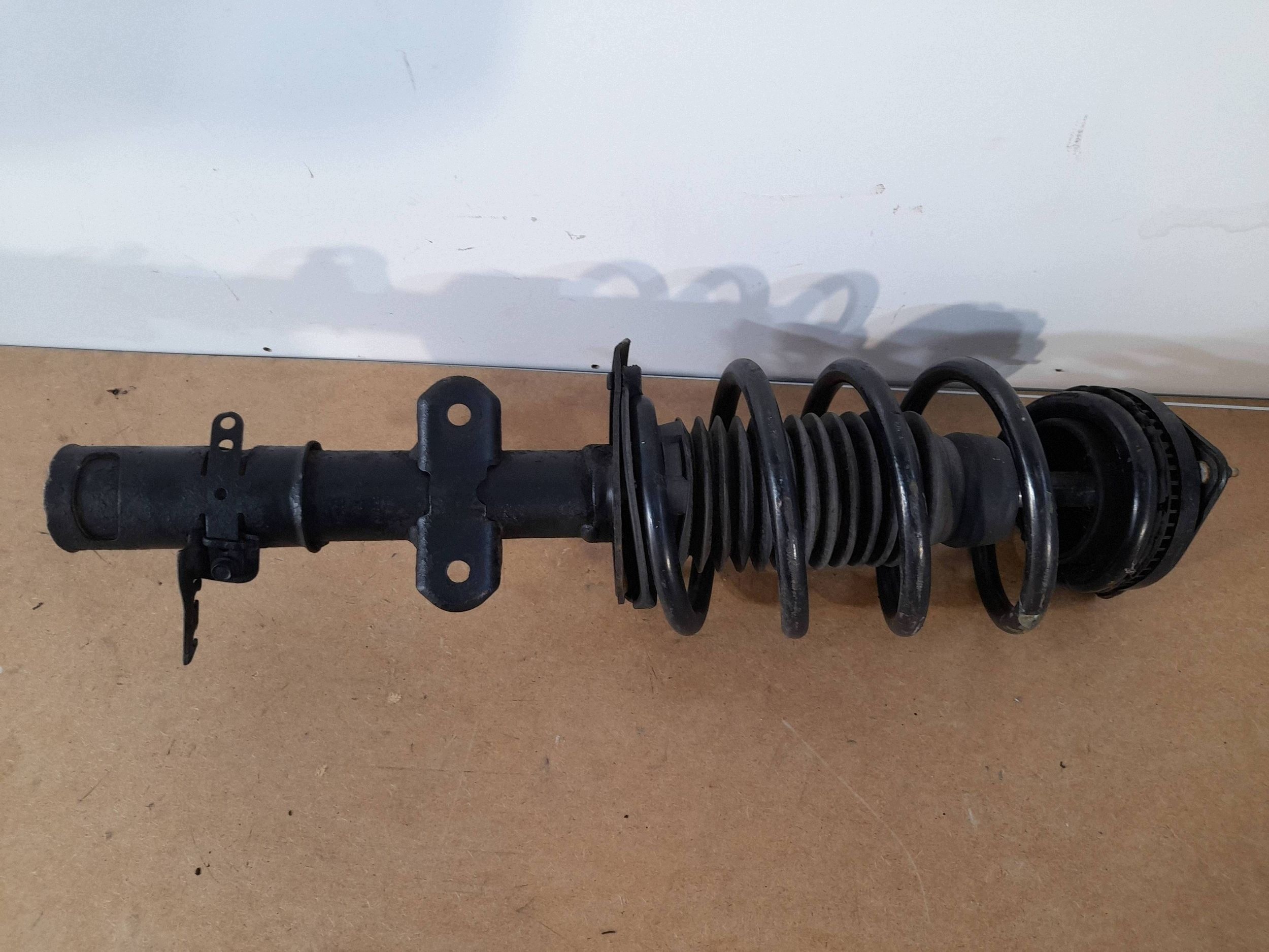 Chrysler Town & Country V shock absorber front left (F012)