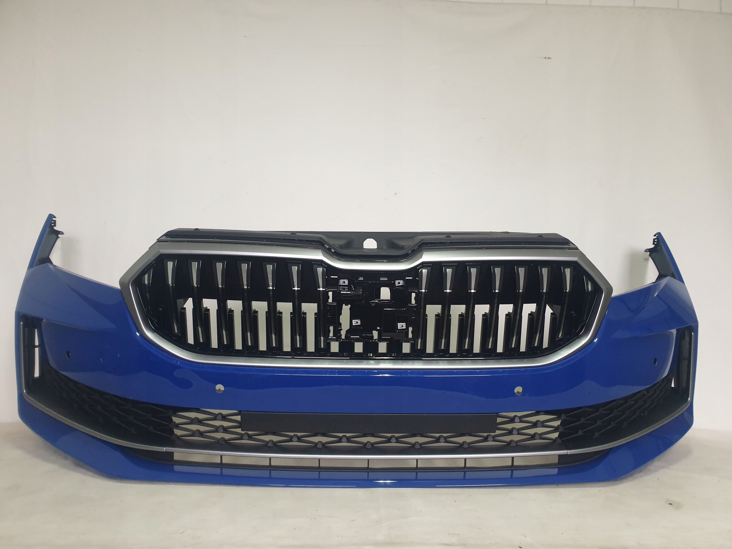 SKODA SUPERB IV 3P0 23-> bumper front front 4 x PDC cover 3P0807221