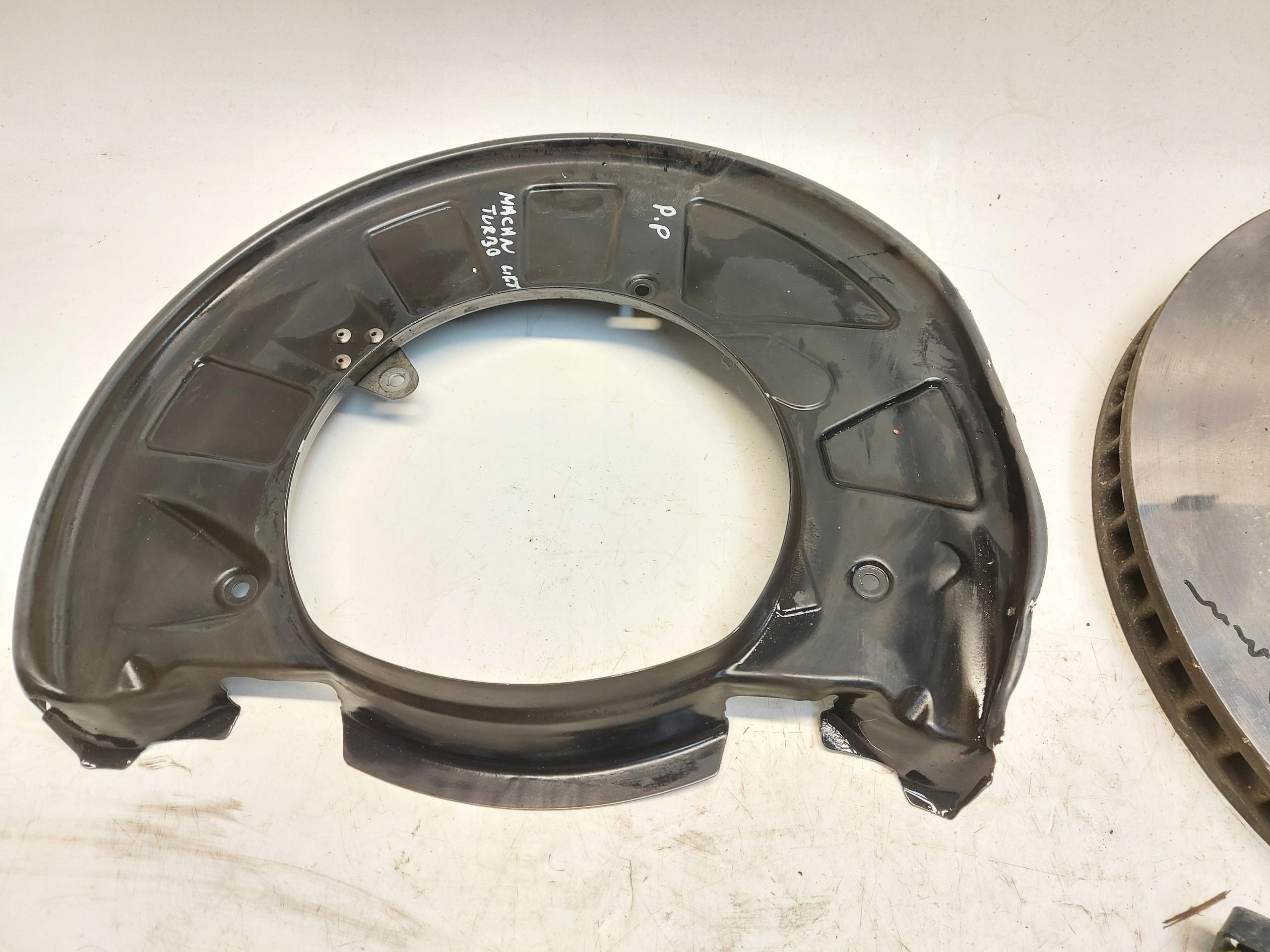 Porsche Macan Turbo II LIFT 2020 disc cover 390mm caliper right front