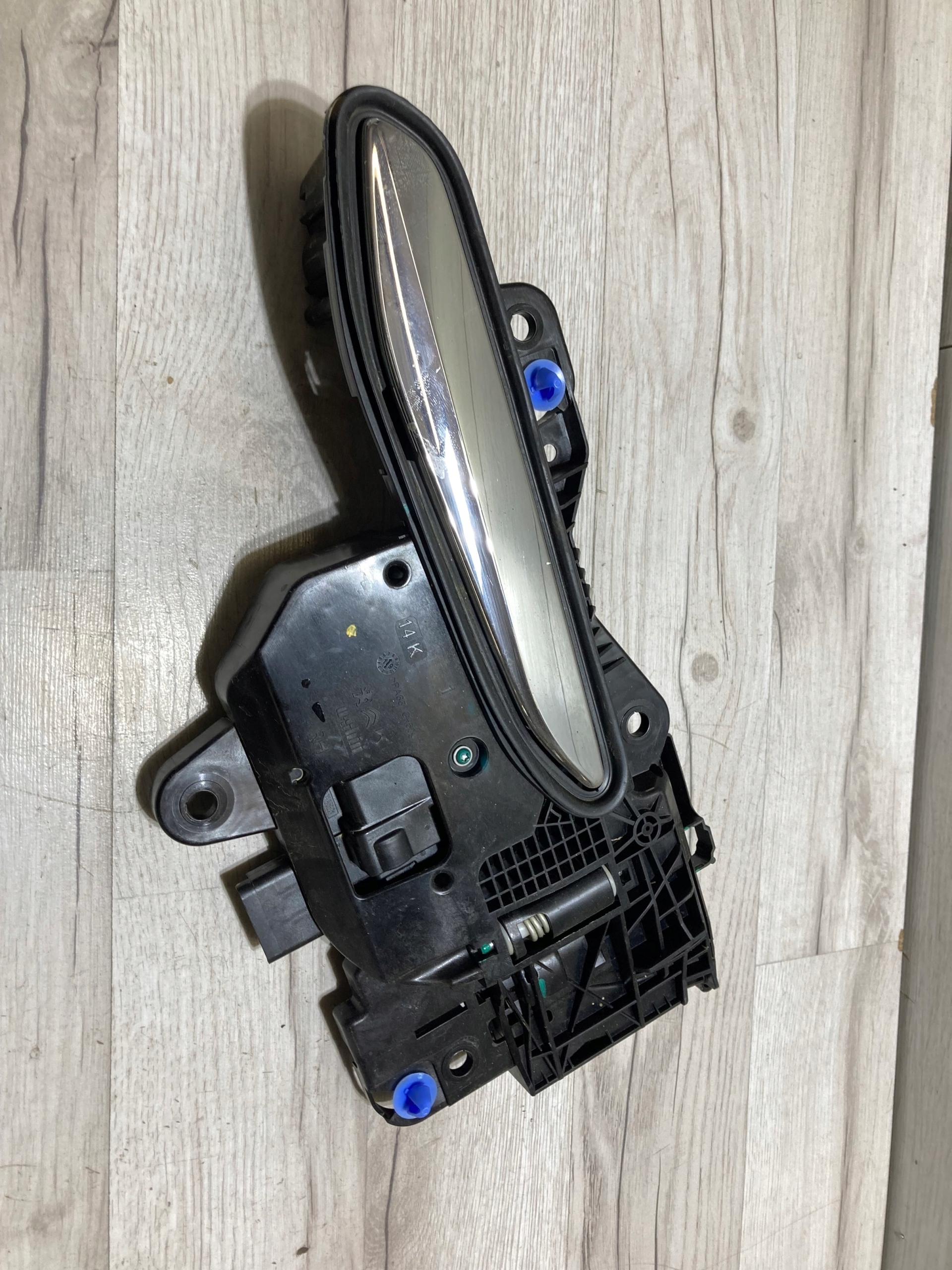 Drzwi Klamka prawy tył Citroen DS3 Crossback 20r.