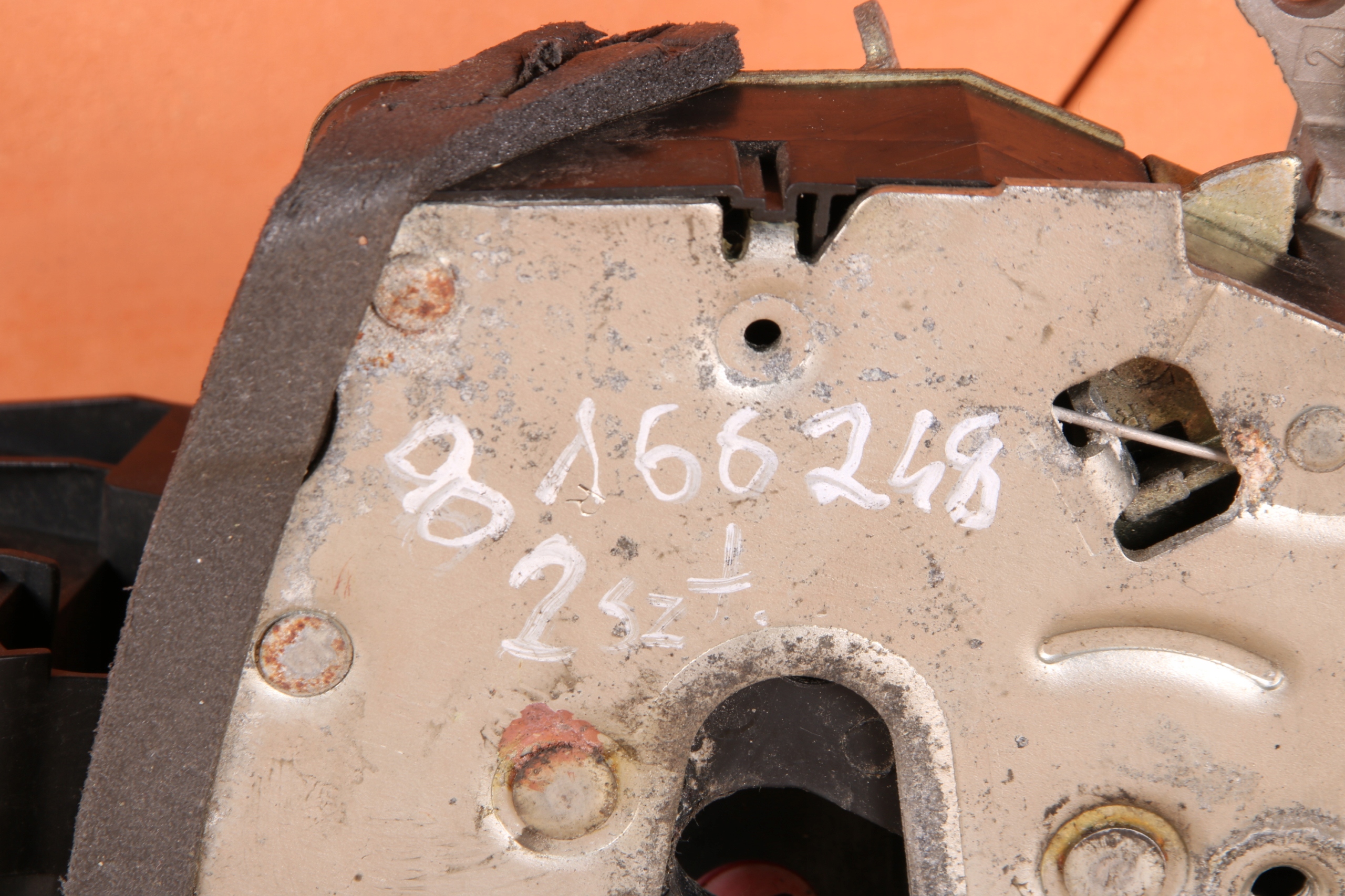 BMW E39 lock door right rear part rear 4 PIN 8166248