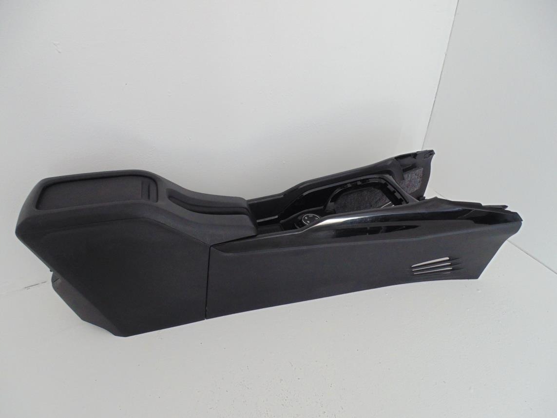 ЦЕНТРАЛЬНЫЙ ПОДЛОКОТНИК PEUGEOT 2008