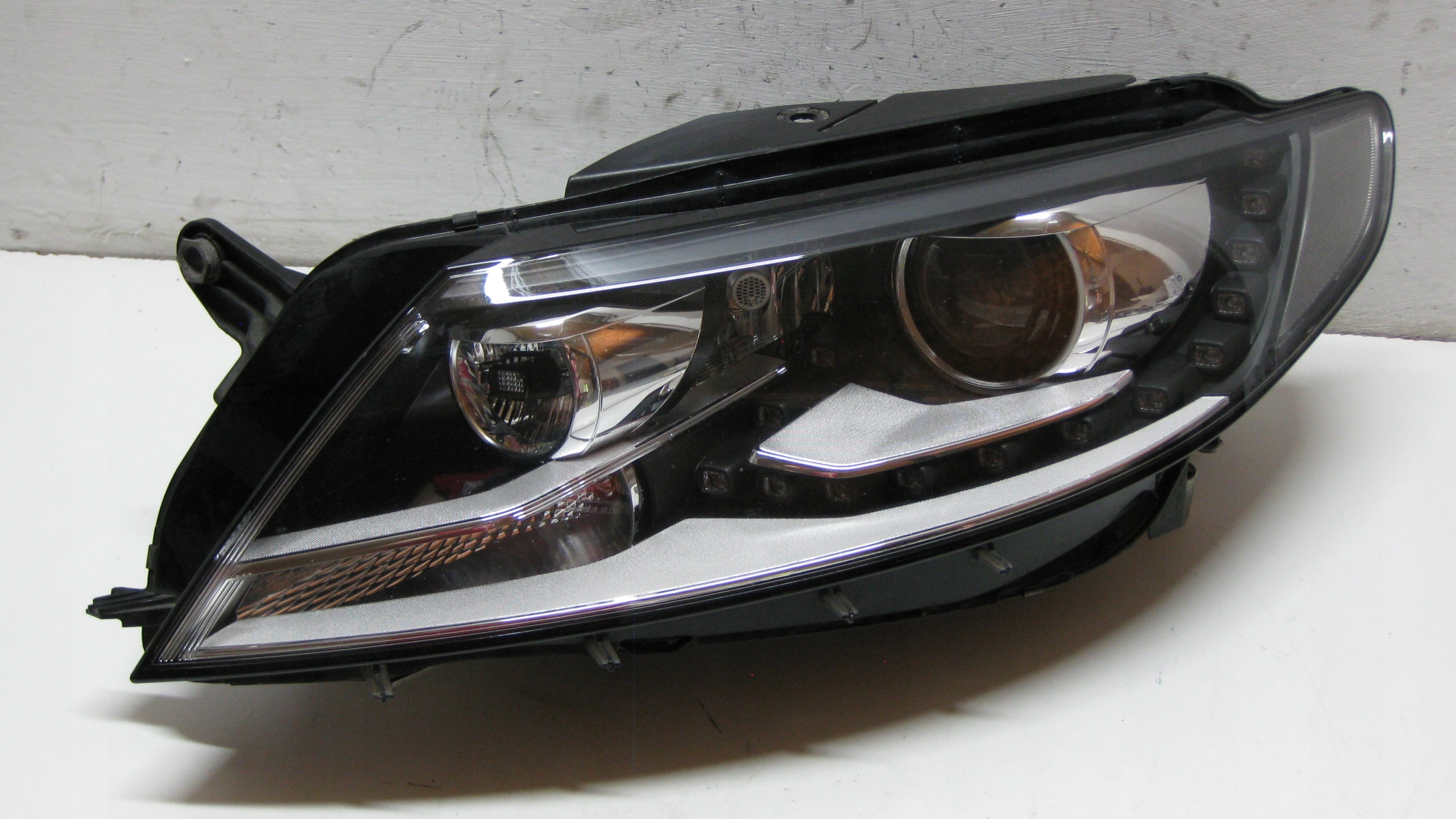 VW Passat CC 13R light left front XENON EU