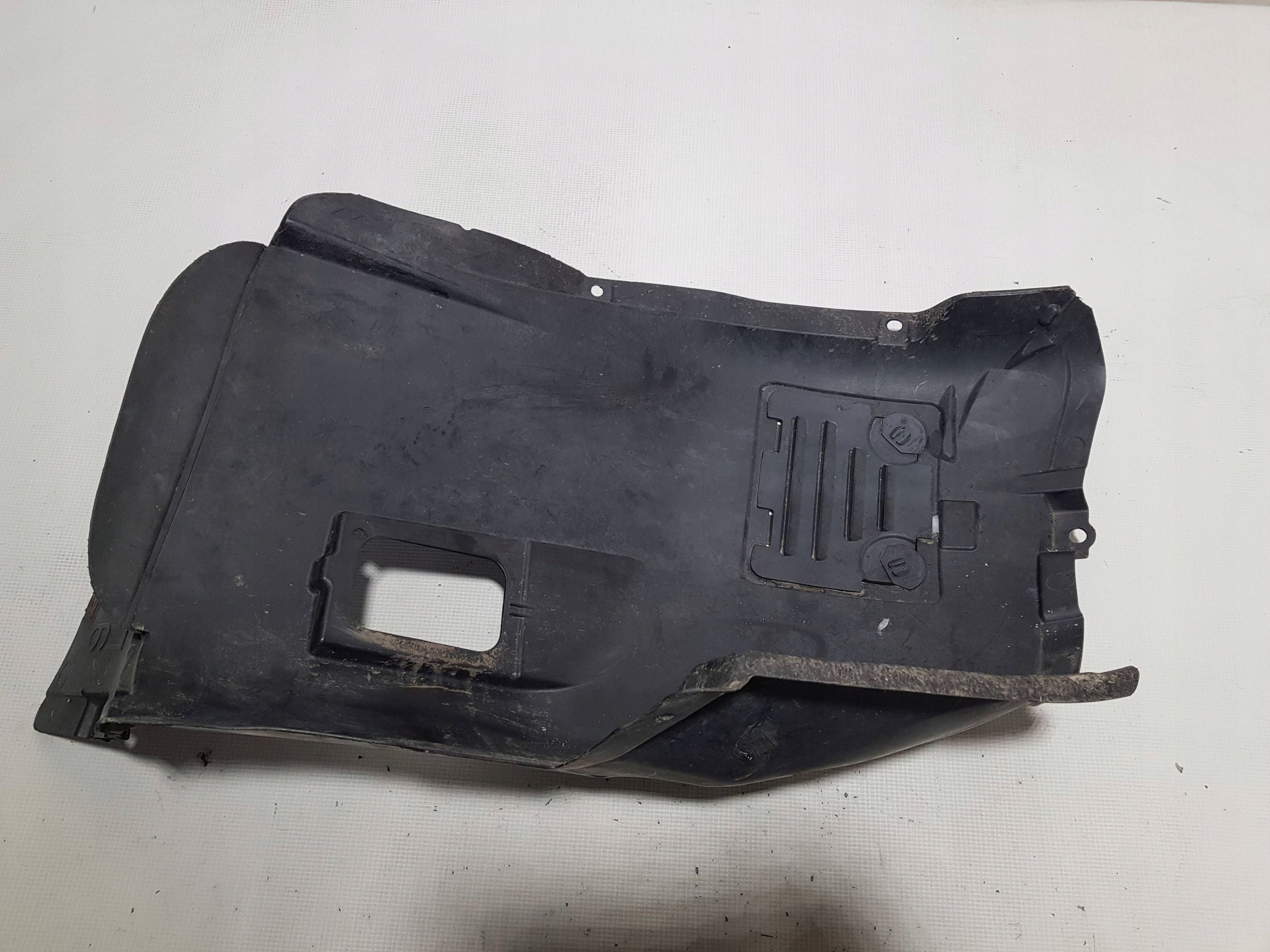 podblatník přední předek levé BMW 3 E90 E91 7059379