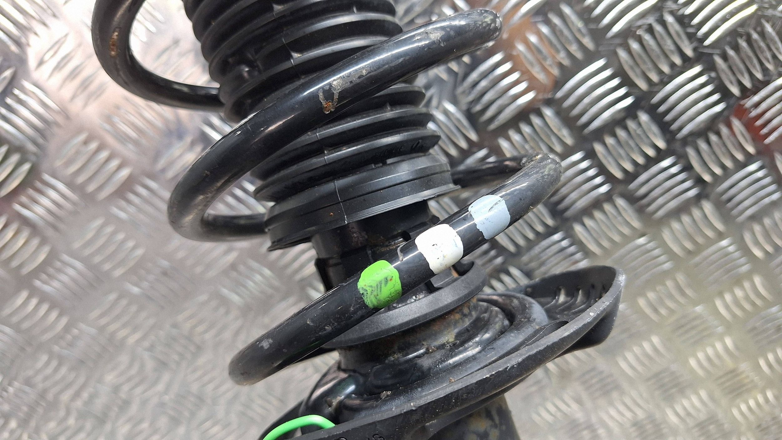 swing shock absorber left front 5N0413031AE 1K0407255AA AUDI Q3 8U 2.0 TDI