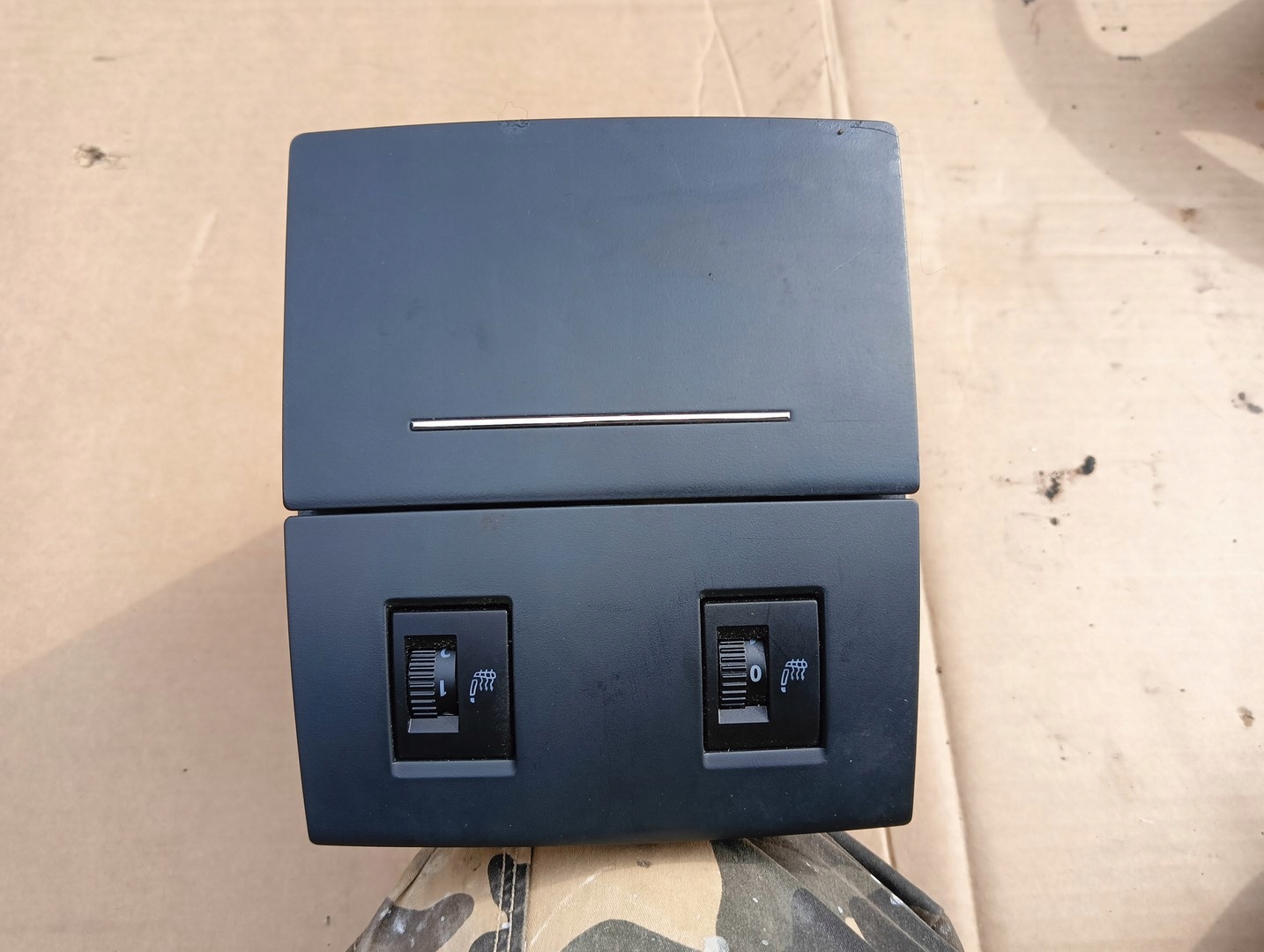 SKODA OCTAVIA II SCHOWEK POPIELNICZKA TUNELU TYŁ 1Z0857961