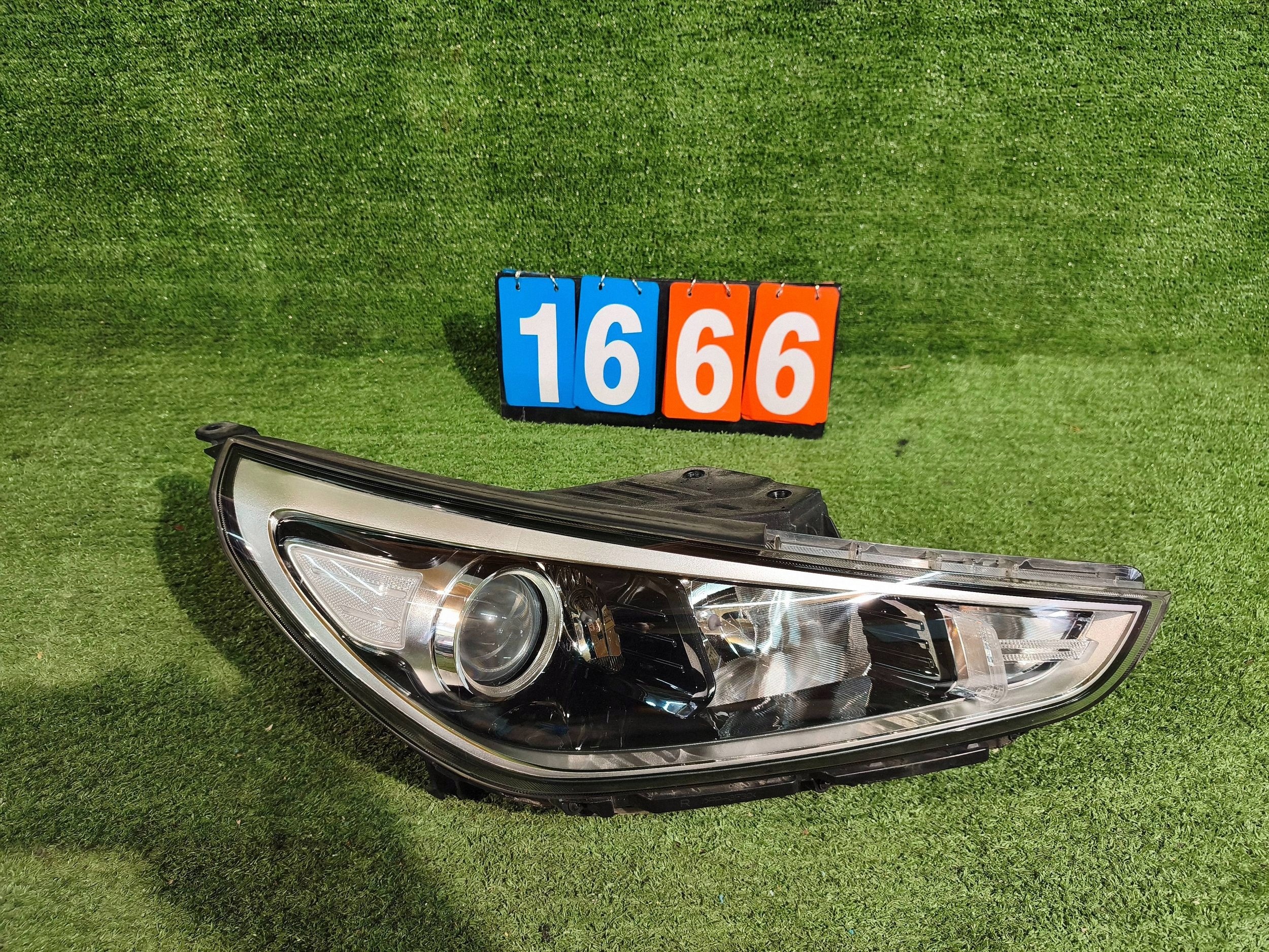 REFLEKTOR right front HYUNDAI I30 III 17- lens cornering light NR.1666