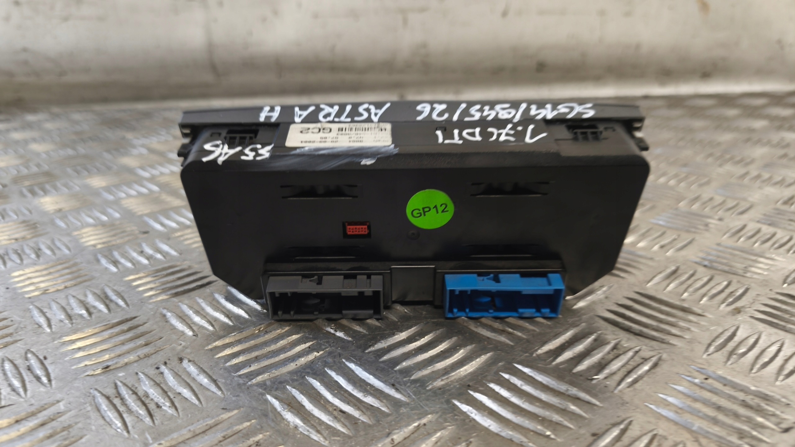 PANEL air conditioning devices OPEL ASTRA H 2005r 13122963