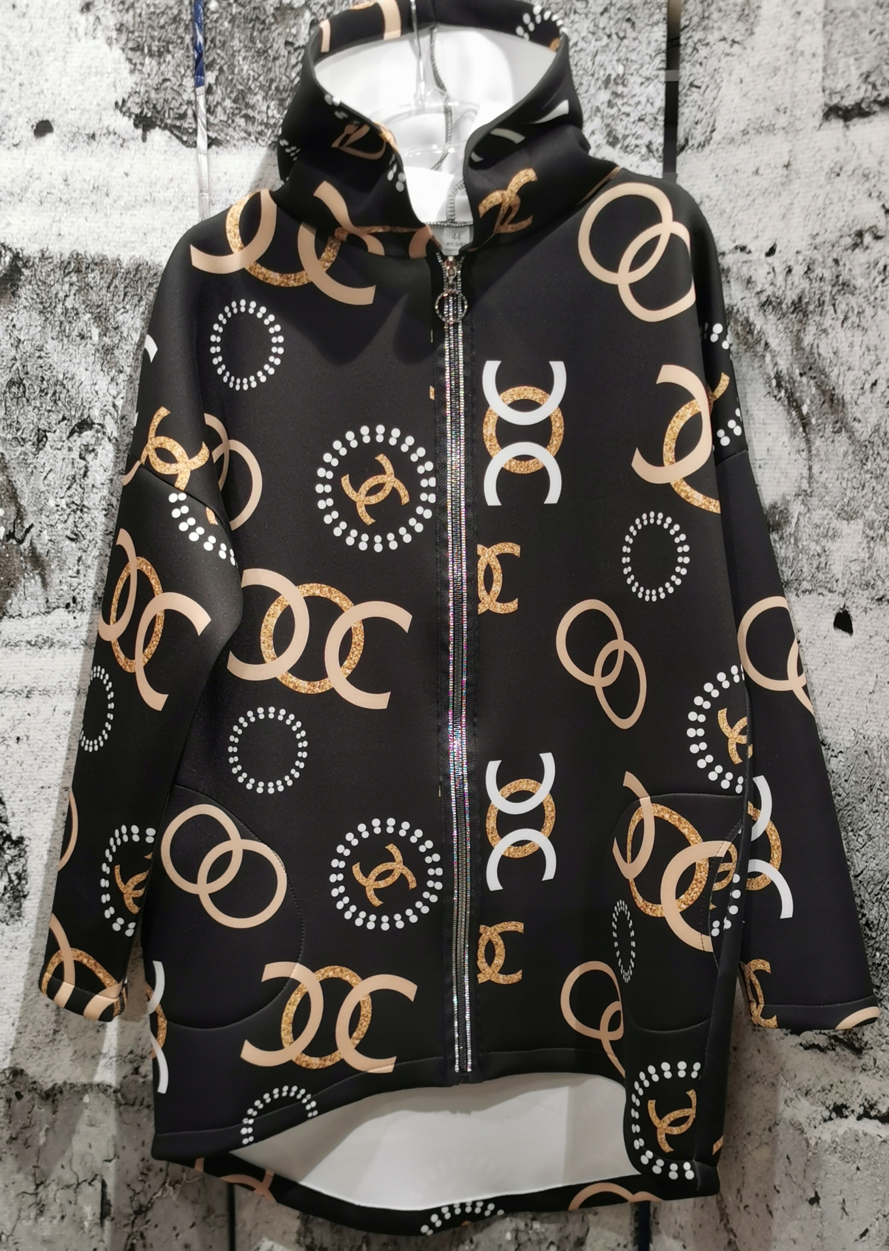 Pěnový přehoz se zapínáním na zip, velikost 44 XL