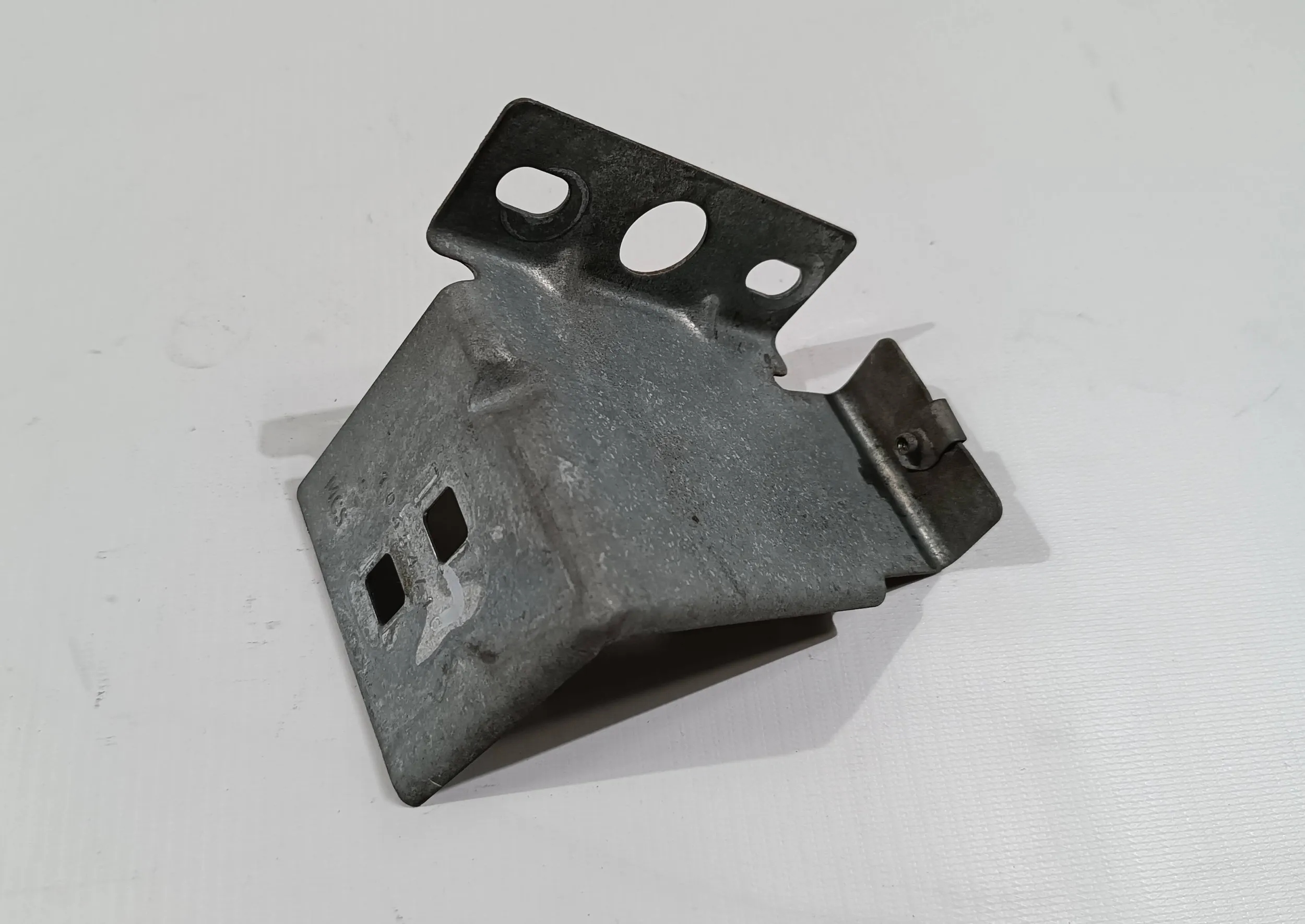 Support Support plaque Pare choc Aile Gauche Arrière Corvette C6