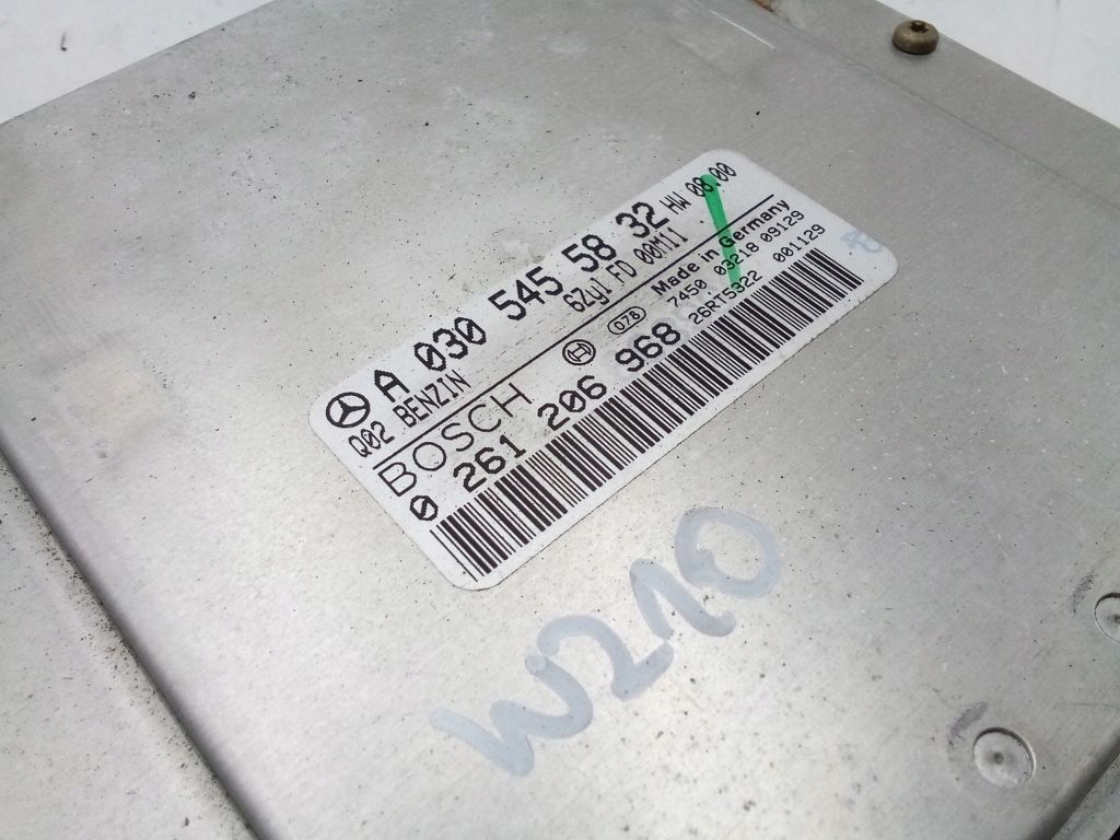 Mercedes E klasa W210 computer control unit of the engine A0305455832