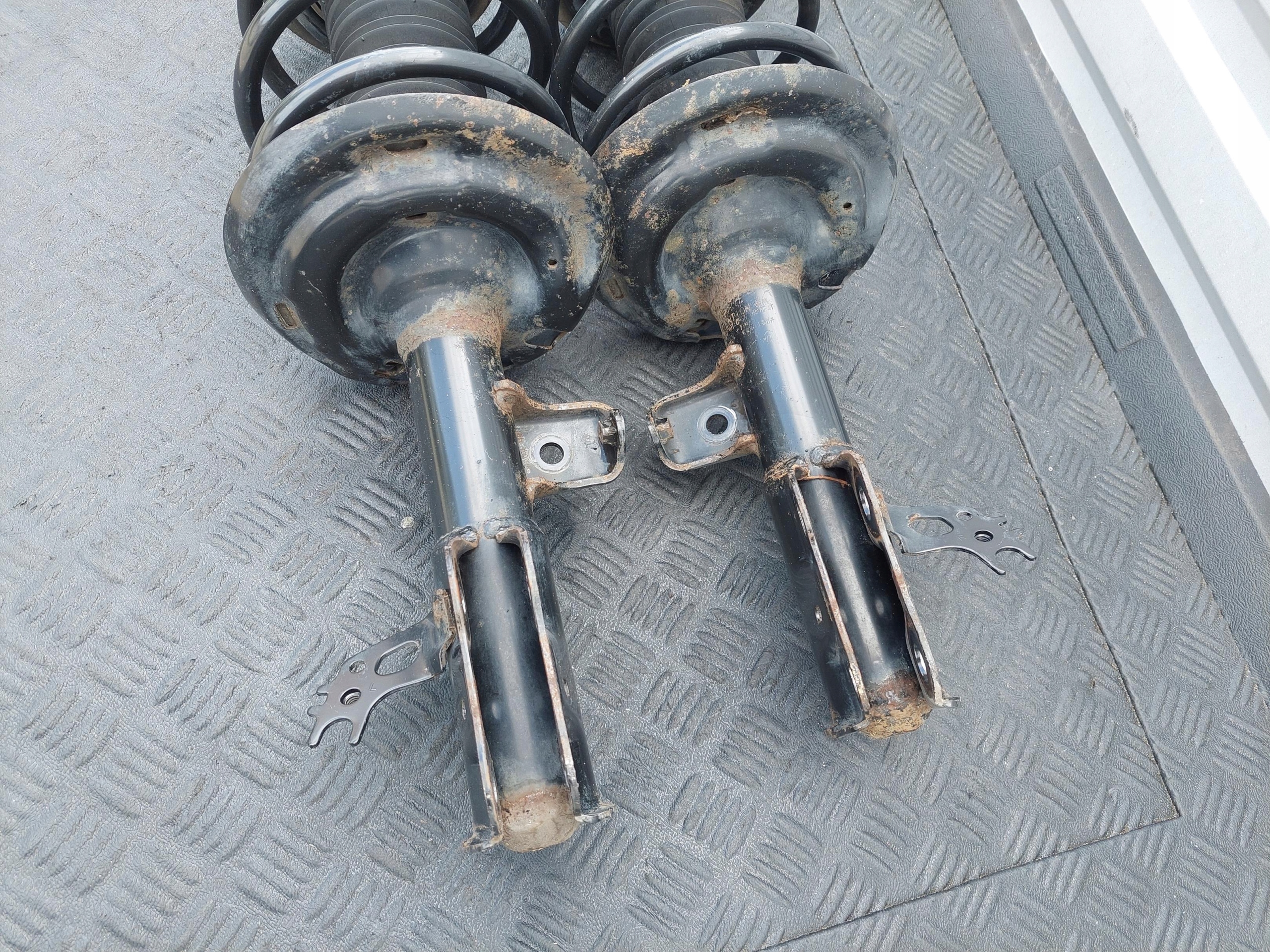 shock absorber front front right 48510-33870 LEXUS ES VII 7 300 H 2.5