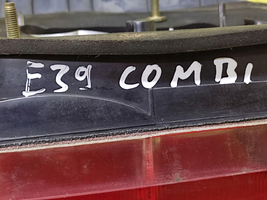 BMW E39 KOMBI light right rear part 2496322