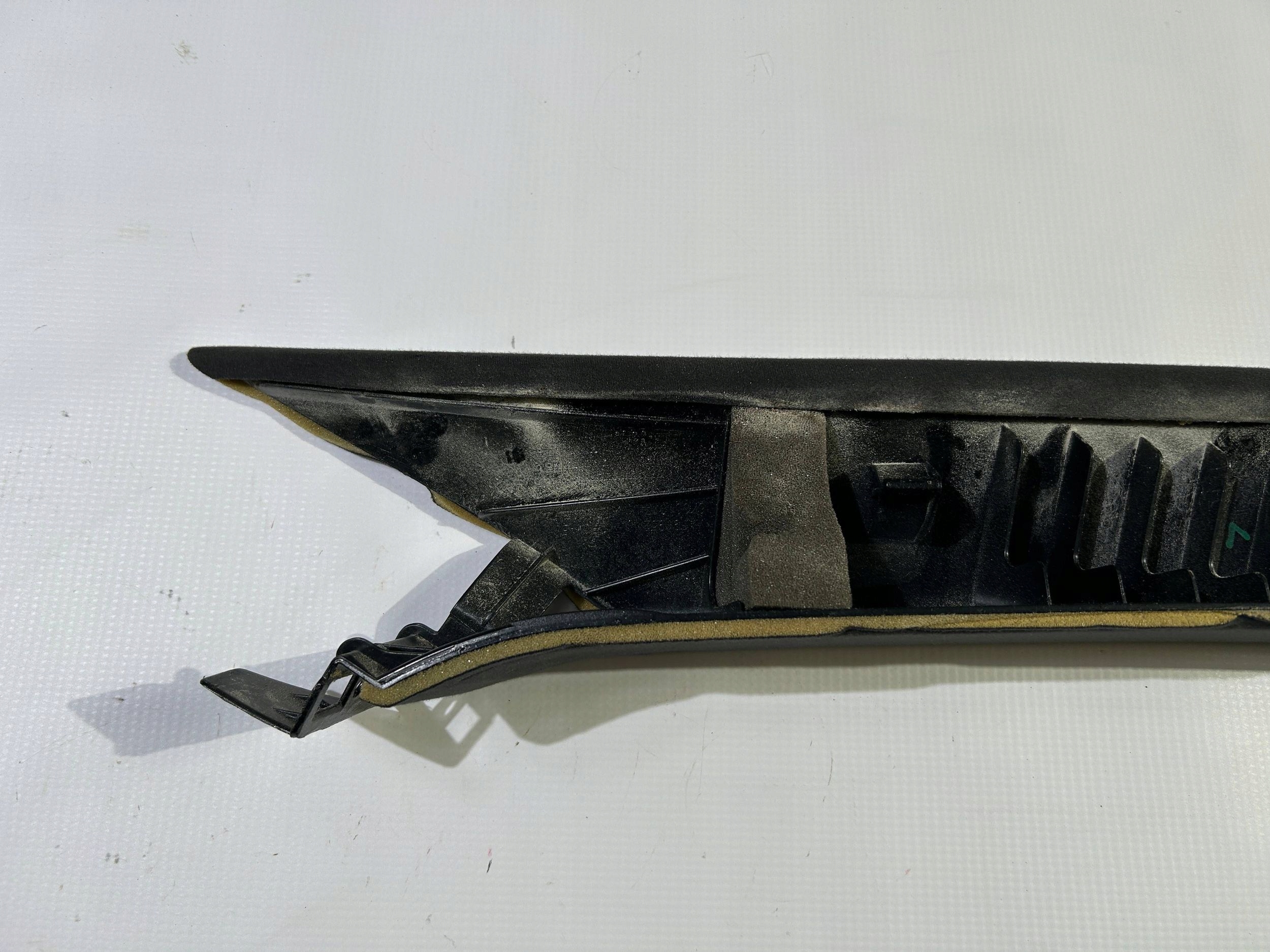 side cover panel slupka A left left Maserati Ghibli M157 2013