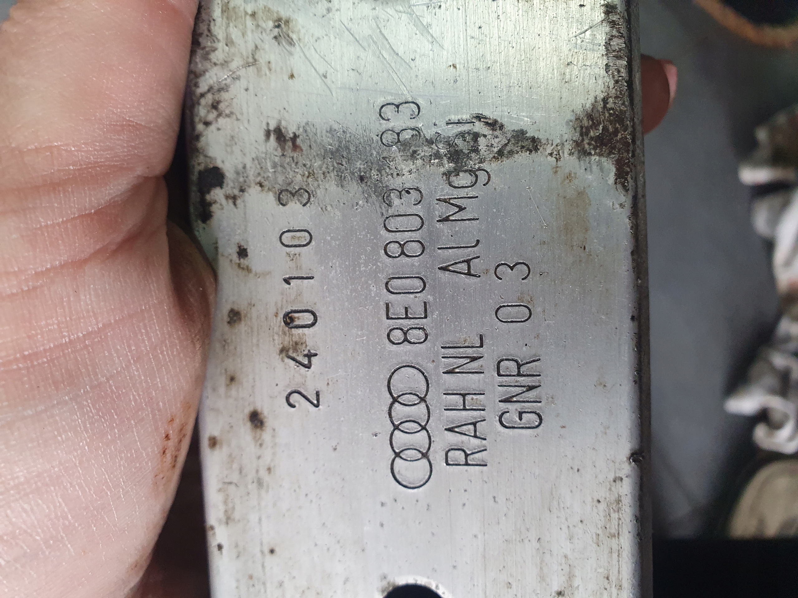 AUDI A4 B6 B7 ROZPÓRKA DOLNA MOSTEK 8E0803183