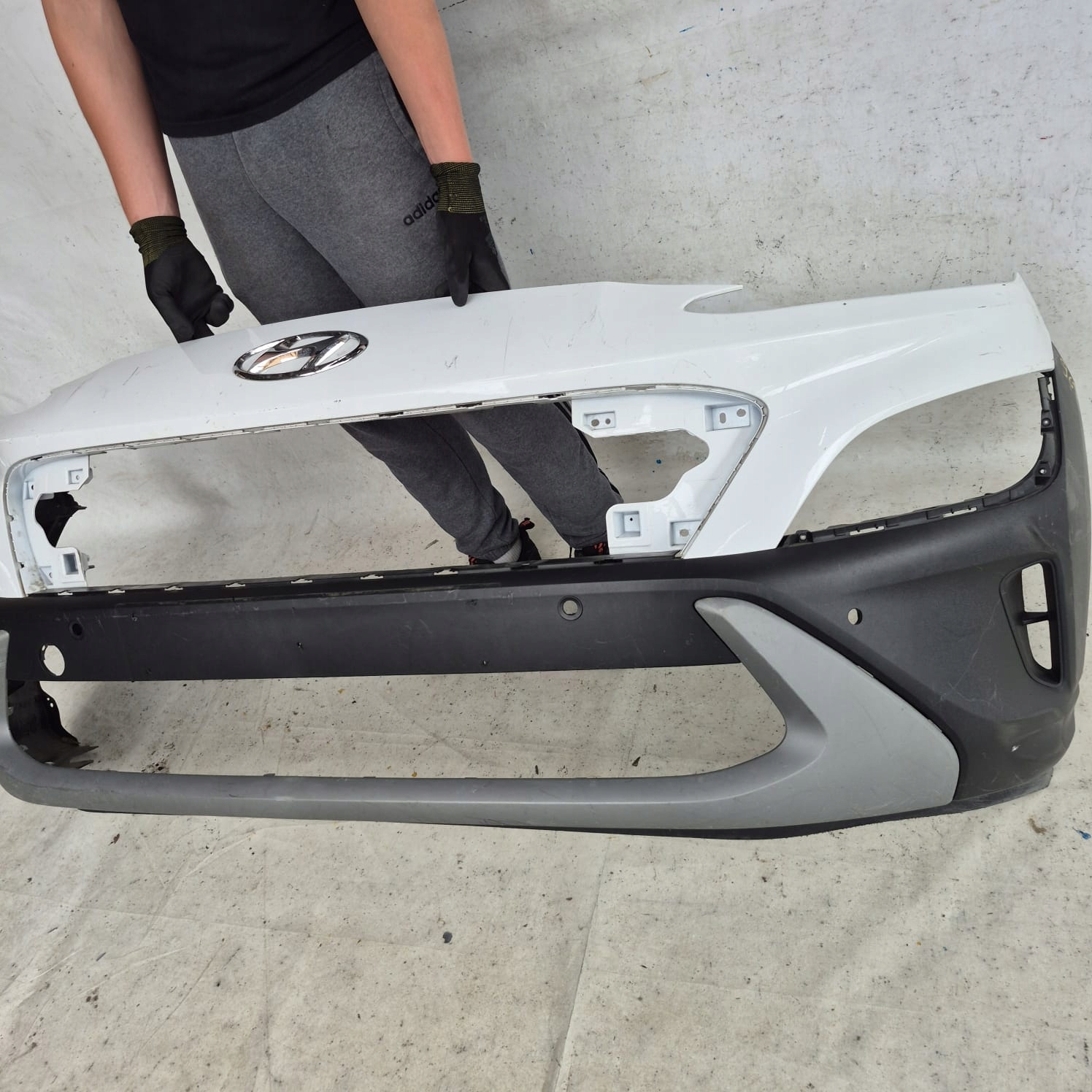 HYUNDAI KONA and 1 LIFT 20-23 bumper front front PDC