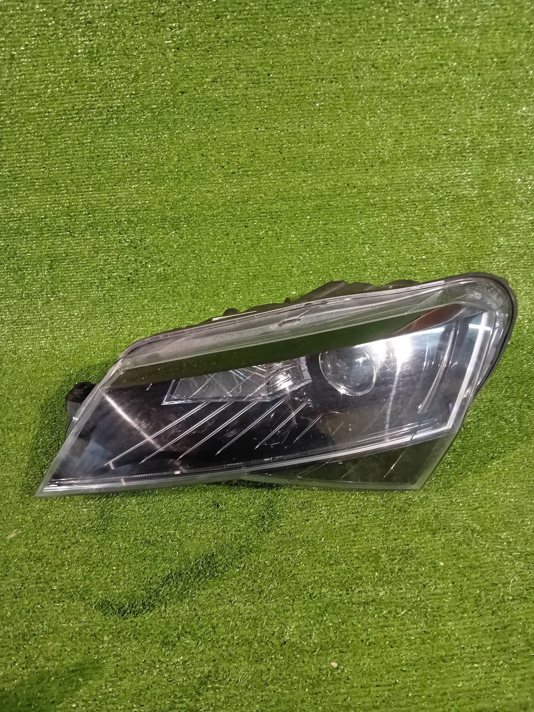 REFLEKTOR right front SKODA SUPERB III 15- BI- XENON LED NR.831