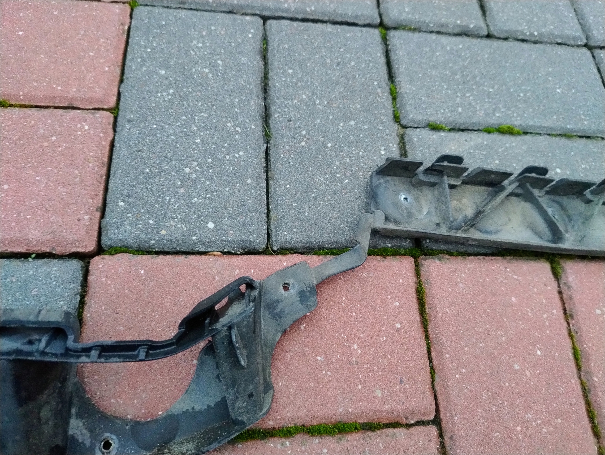 bumper bracket right rear part OPEL ASTRA J IV 13266741