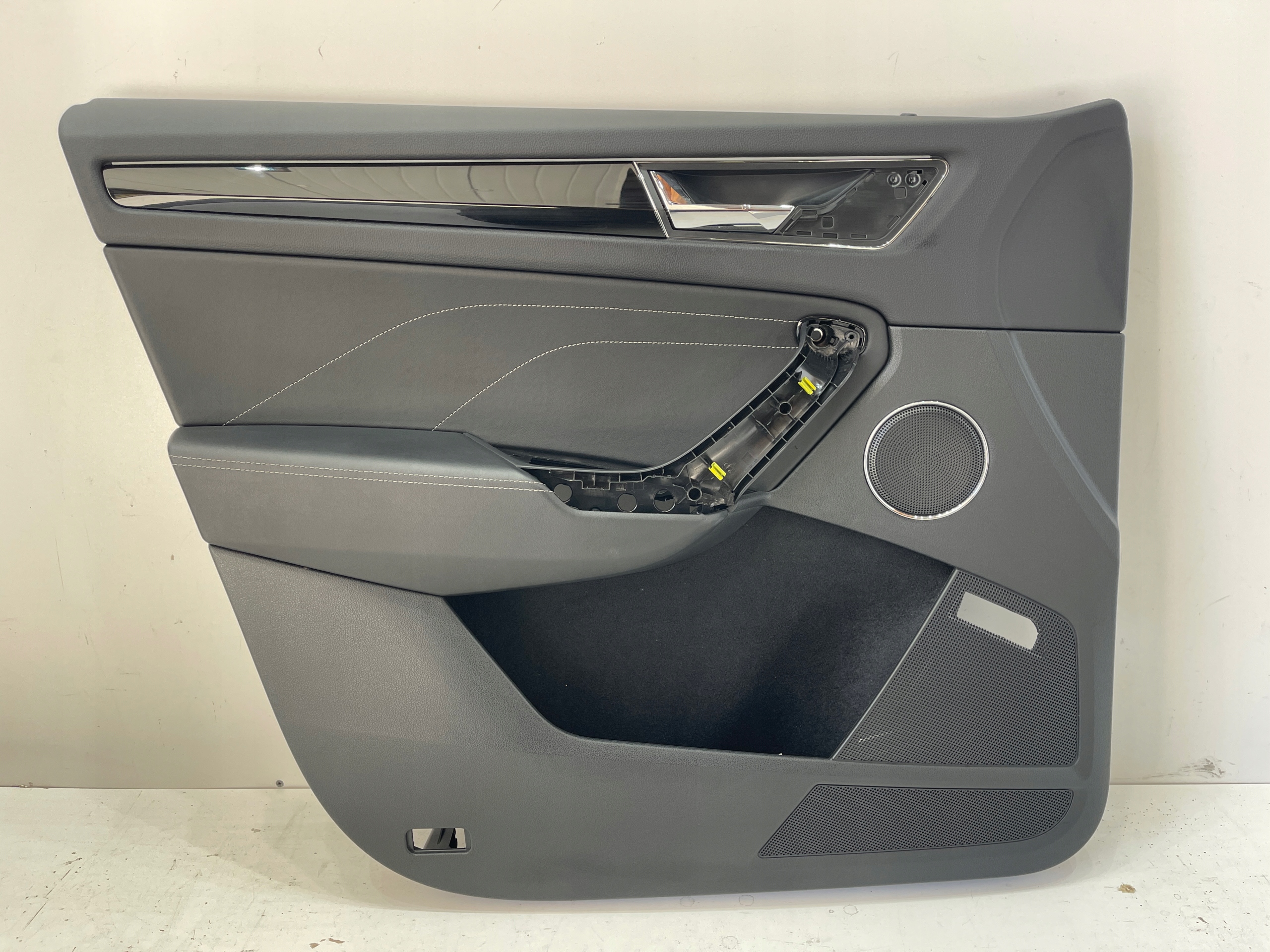 SKODA KODIAQ 565 BOCZEK TAPICERKA DRZWI LEWA PRZÓD PRZEDNIA 566867013KB