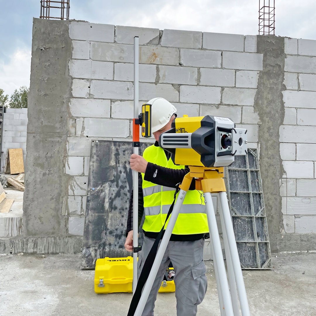 NIVEL SYSTEM NIWELATOR LASEROWY NL720R+STATYW+ŁATA Stopień ochrony IP65