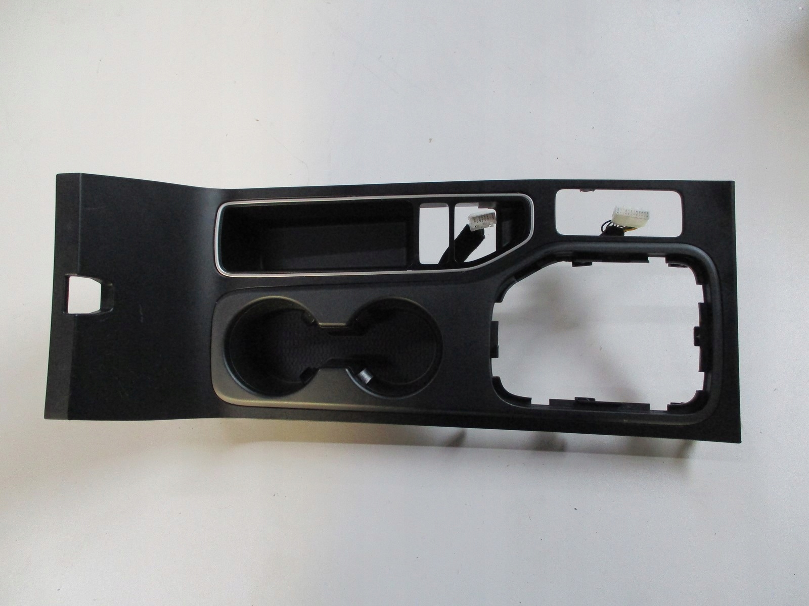 ТУНЕЛЬНА РАМА ПАНЕЛЬ HYUNDAI TUCSON III 84651-D7AA0