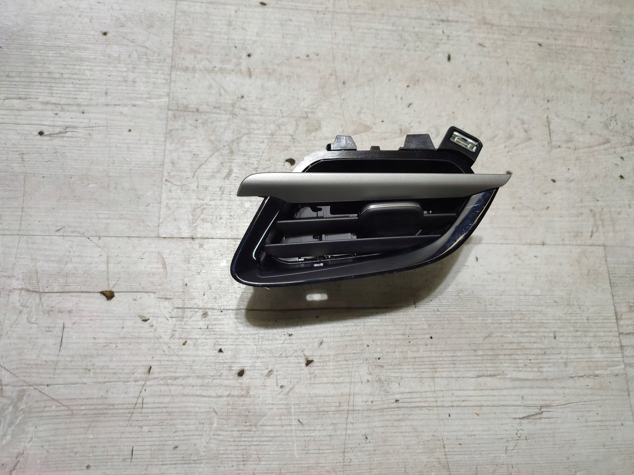 Opel Corsa F 2022 right side grid air conditioning devices side