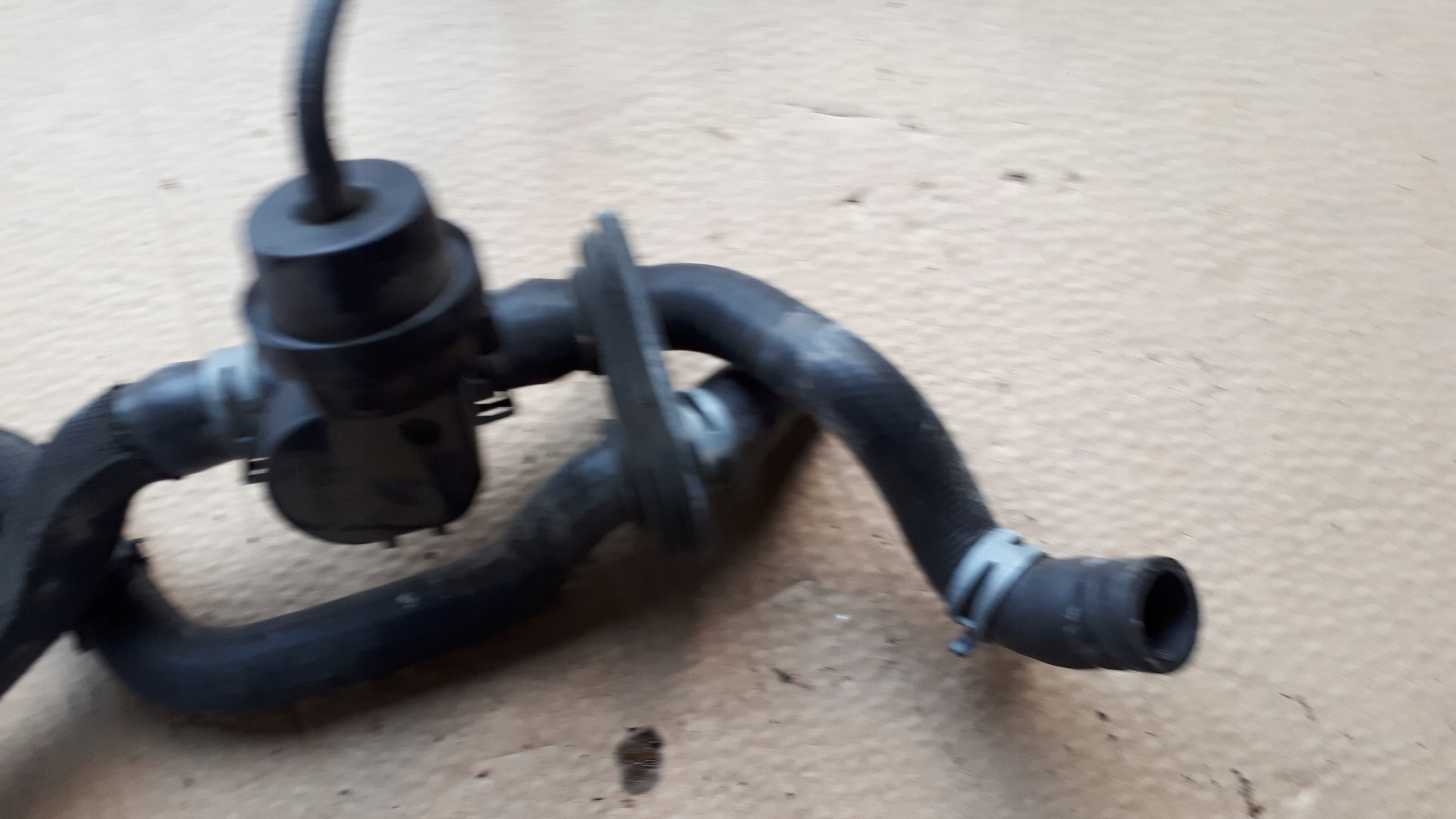 S4 B8 A4 VENTIL CRIJEVO VODE 3.0 TFSI S5 1J0819809