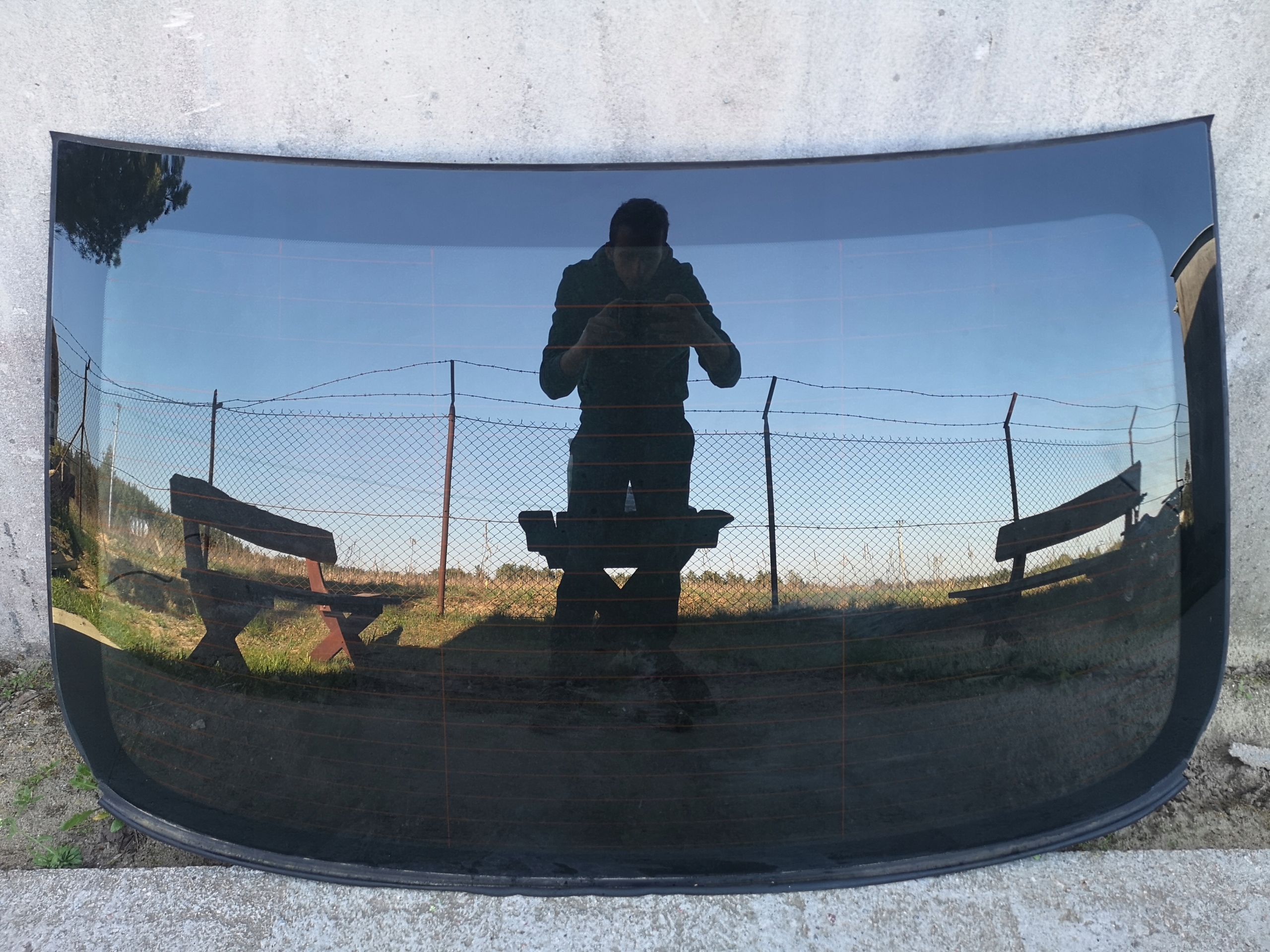 Стекло заднего кузова BMW F10 пленка