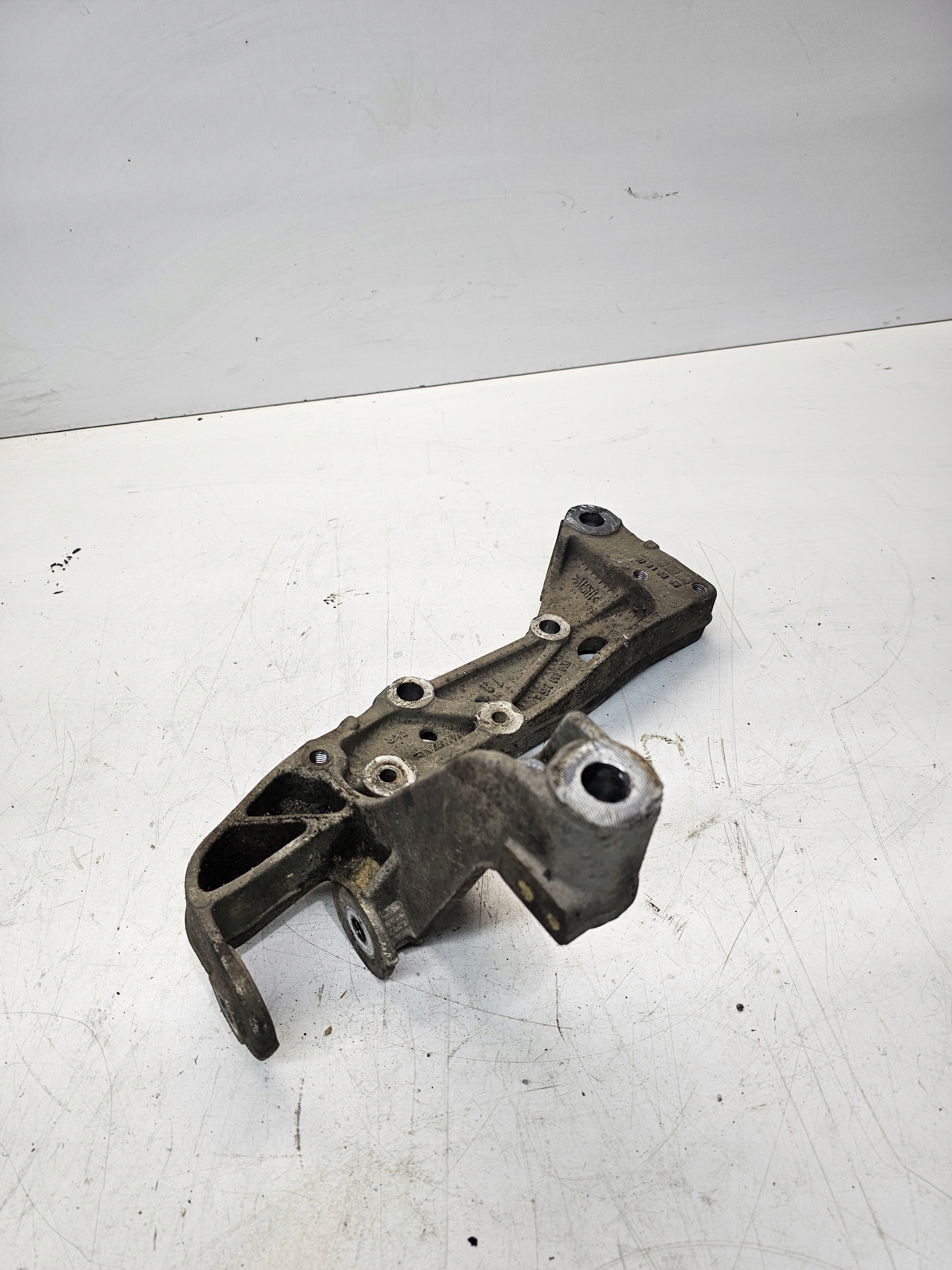 Halter des Querlenkers links AUDI A3 8P GOLF 1K0199295E