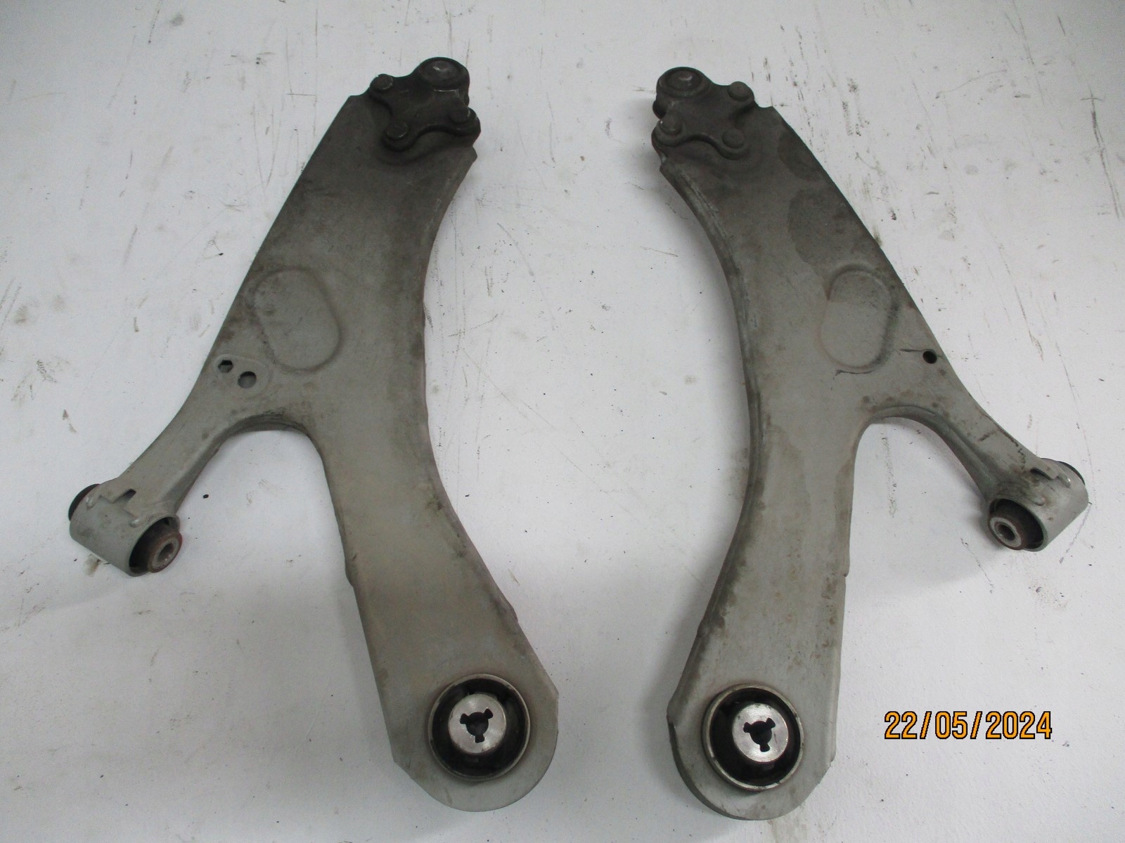 Querlenker Querlenker CITROEN C4 III 1,2THP vorne vorne