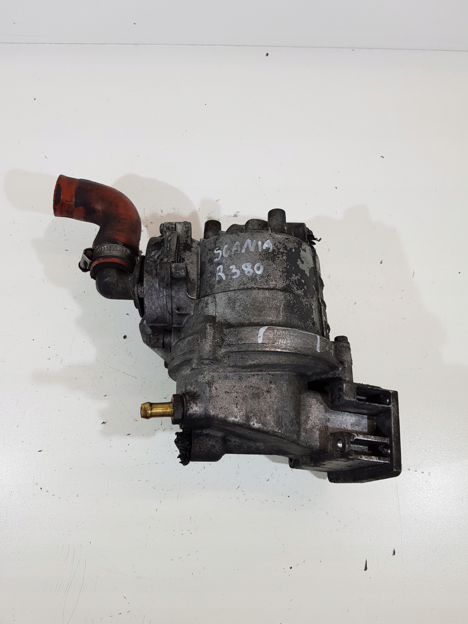 Масловіддільник двигуна 1753376 SCANIA R E4