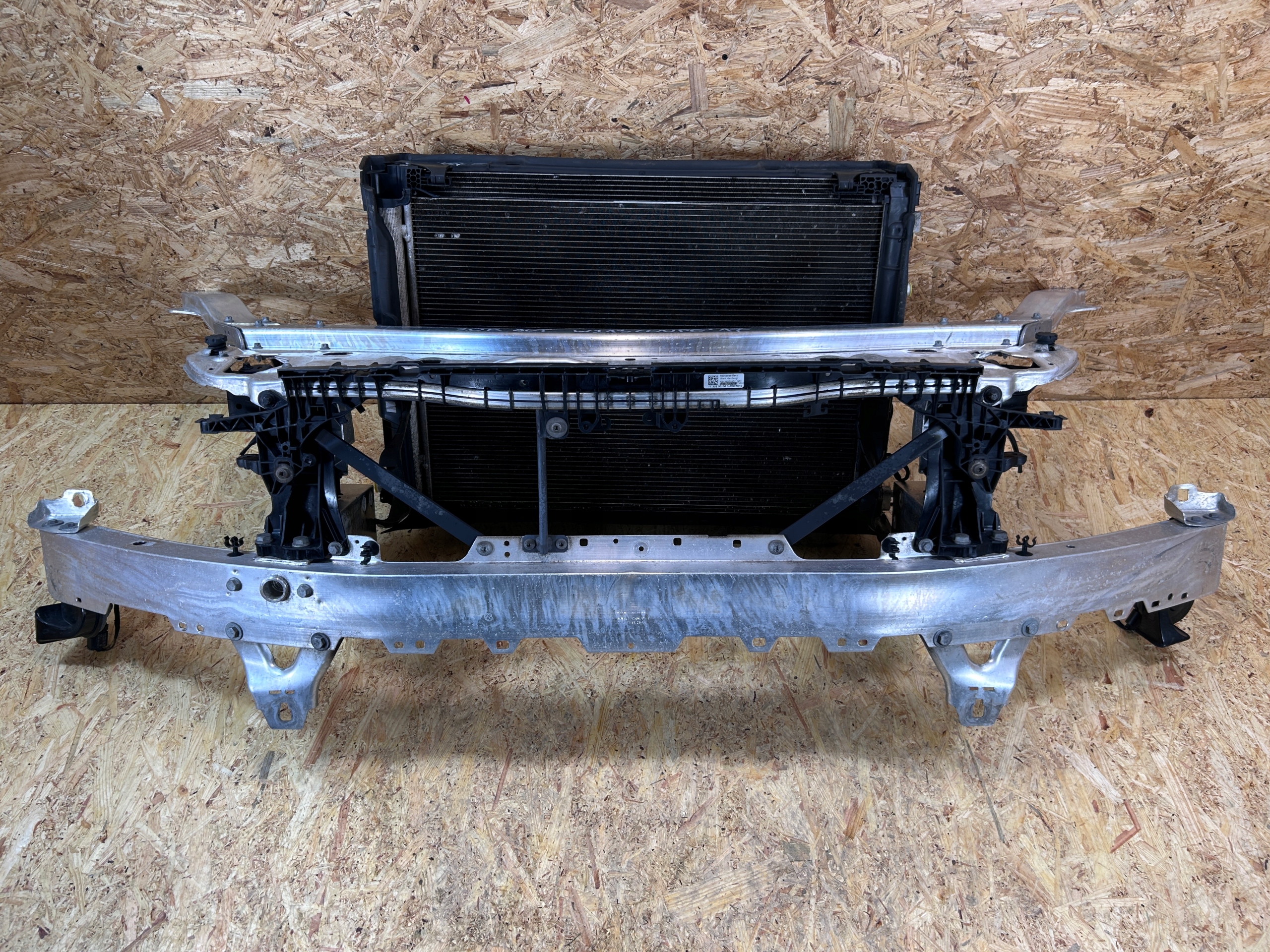 PAS PRZEDNI WZMOCNIENIE BELKA CHŁODNICE MERCEDES E KLASA W213 3.0B