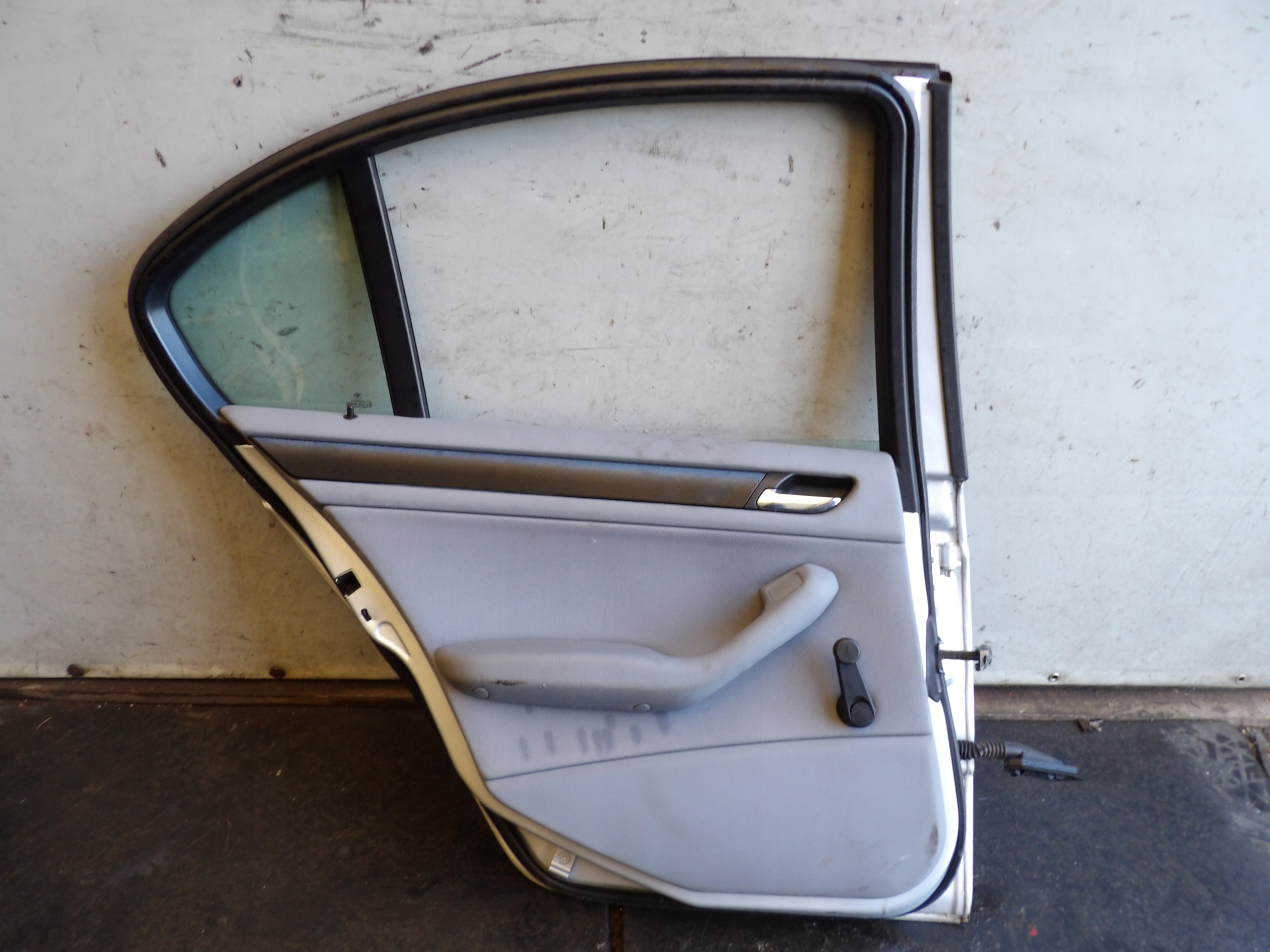 BMW 318i E46 door rear. left lak. 354/7 sedan