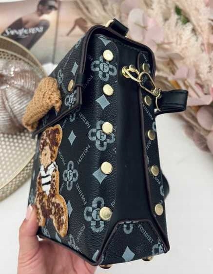 TORBA TOREBKA DAMSKA LISTONOSZKA KUFEREK NA RAMIĘ MAŁA MIŚ TEDDY BAG CZARNA Kolekcja Cały rok