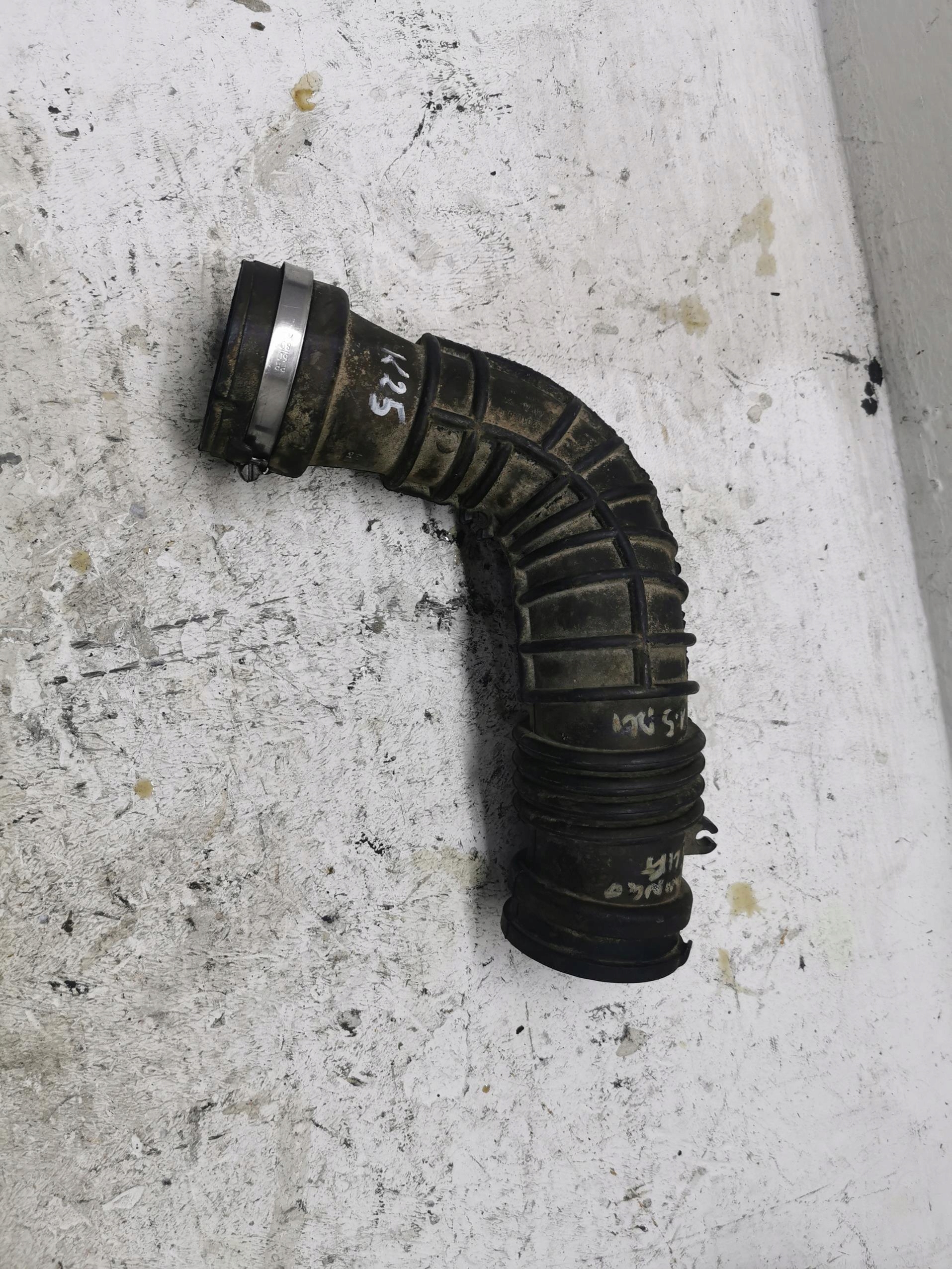 pipe air RENAULT TWINGO II 1.5DCI 8201018897