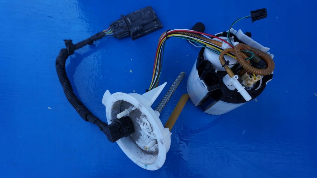 VOLVO XC60 XC90 II 2.0 T5 T6 - feed pump and module