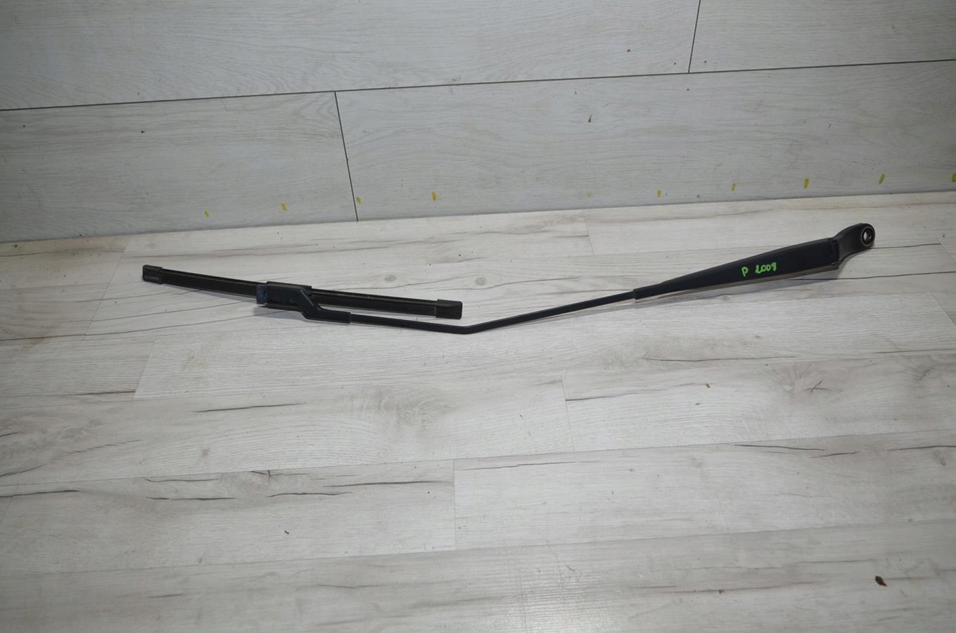 wiper right Peugeot 2008 13r