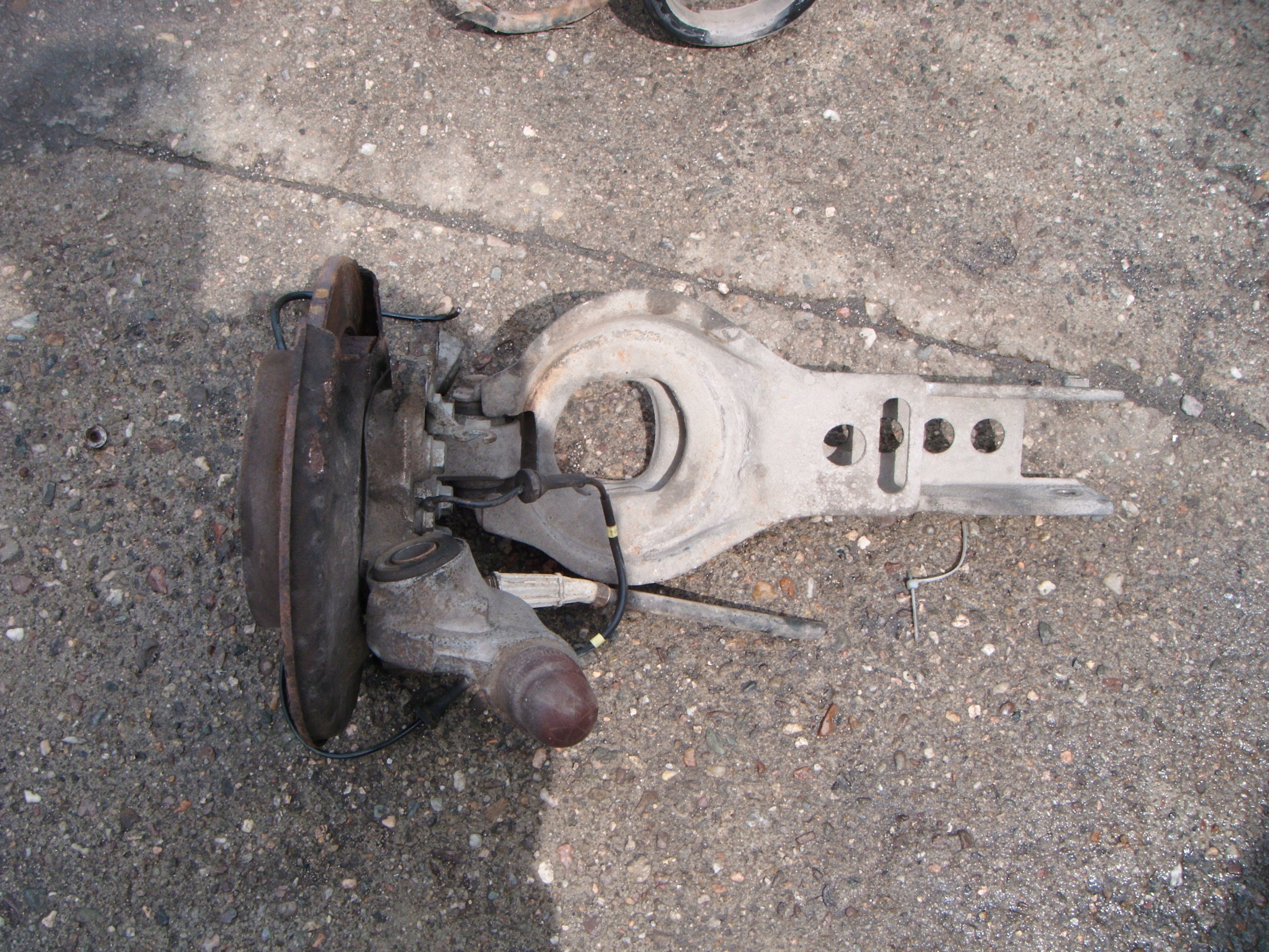 VOLVO V70 II 00 -07 D5 ZWROTNICA PIASTA WAHACZ