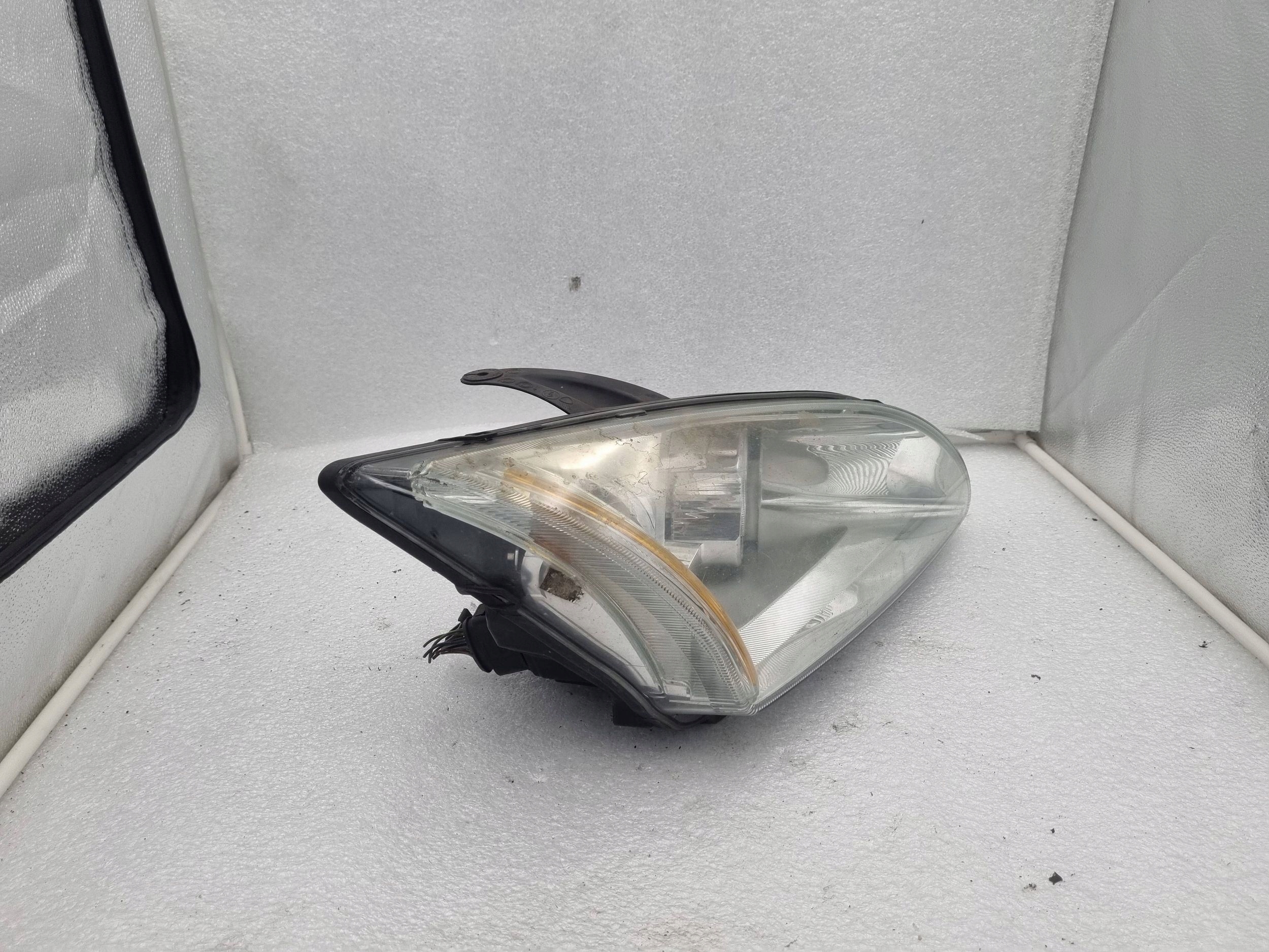 Reflektor light right front Ford Focus II 2004-2008 R 4M5113W029AD Europa