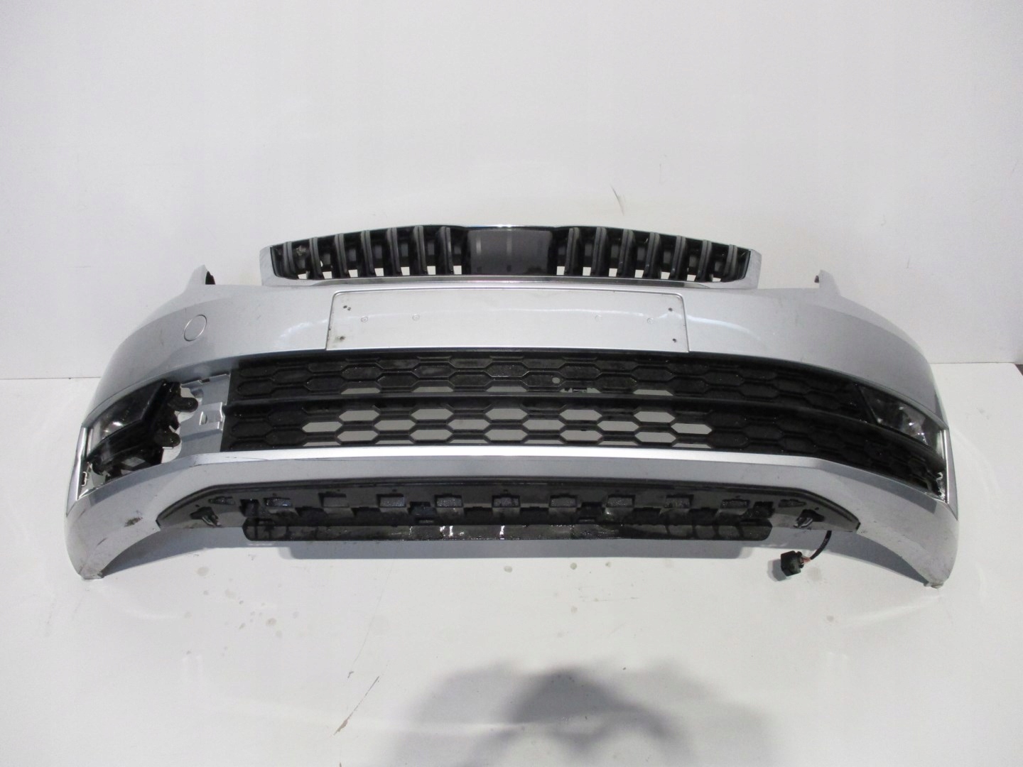 FRONTSTOSSSTANGE SKODA OCTAVIA 3 III 5E0 LIFT