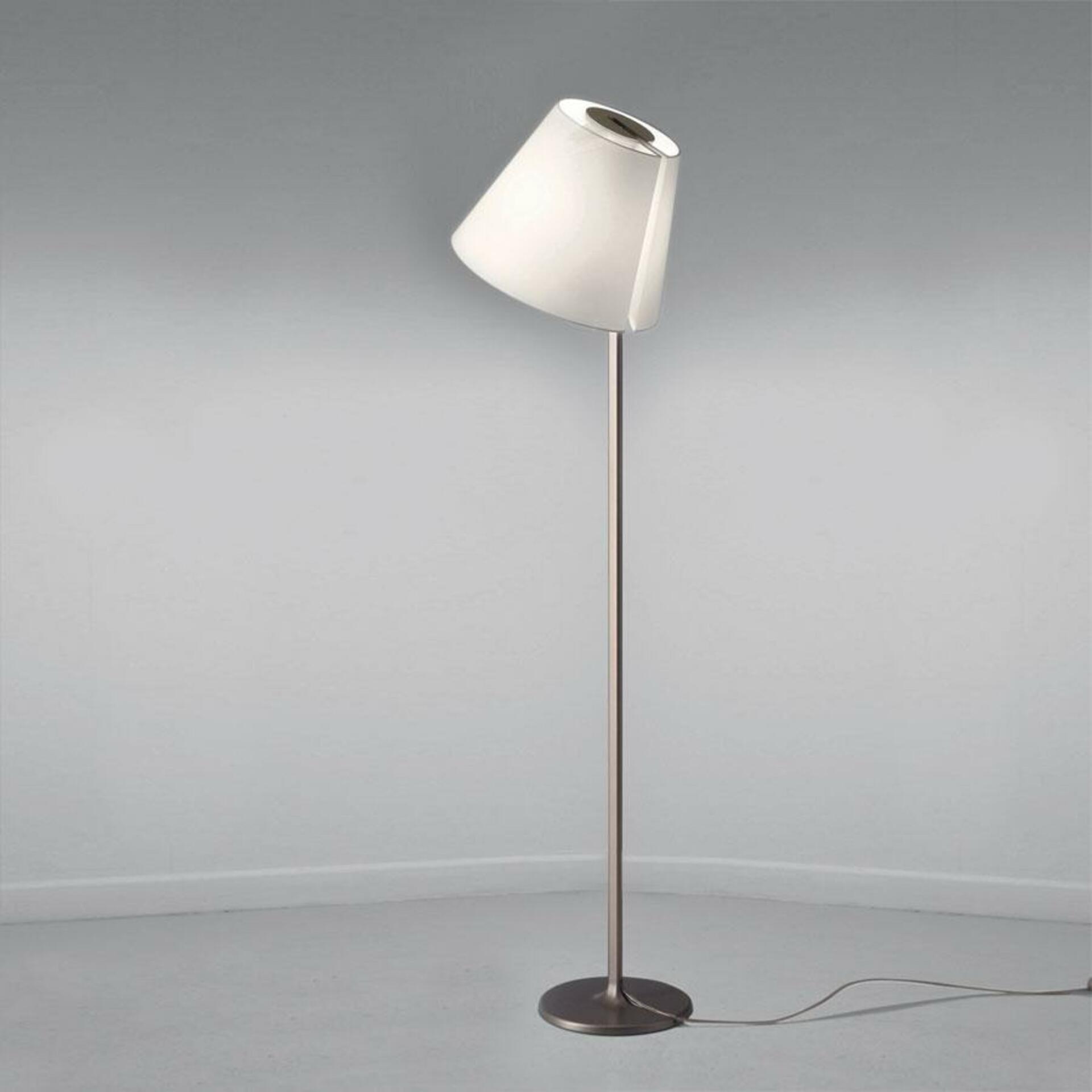 Stojacia lampa Artemide Melampo bronzová 137-163 cm, satinové tienidlo