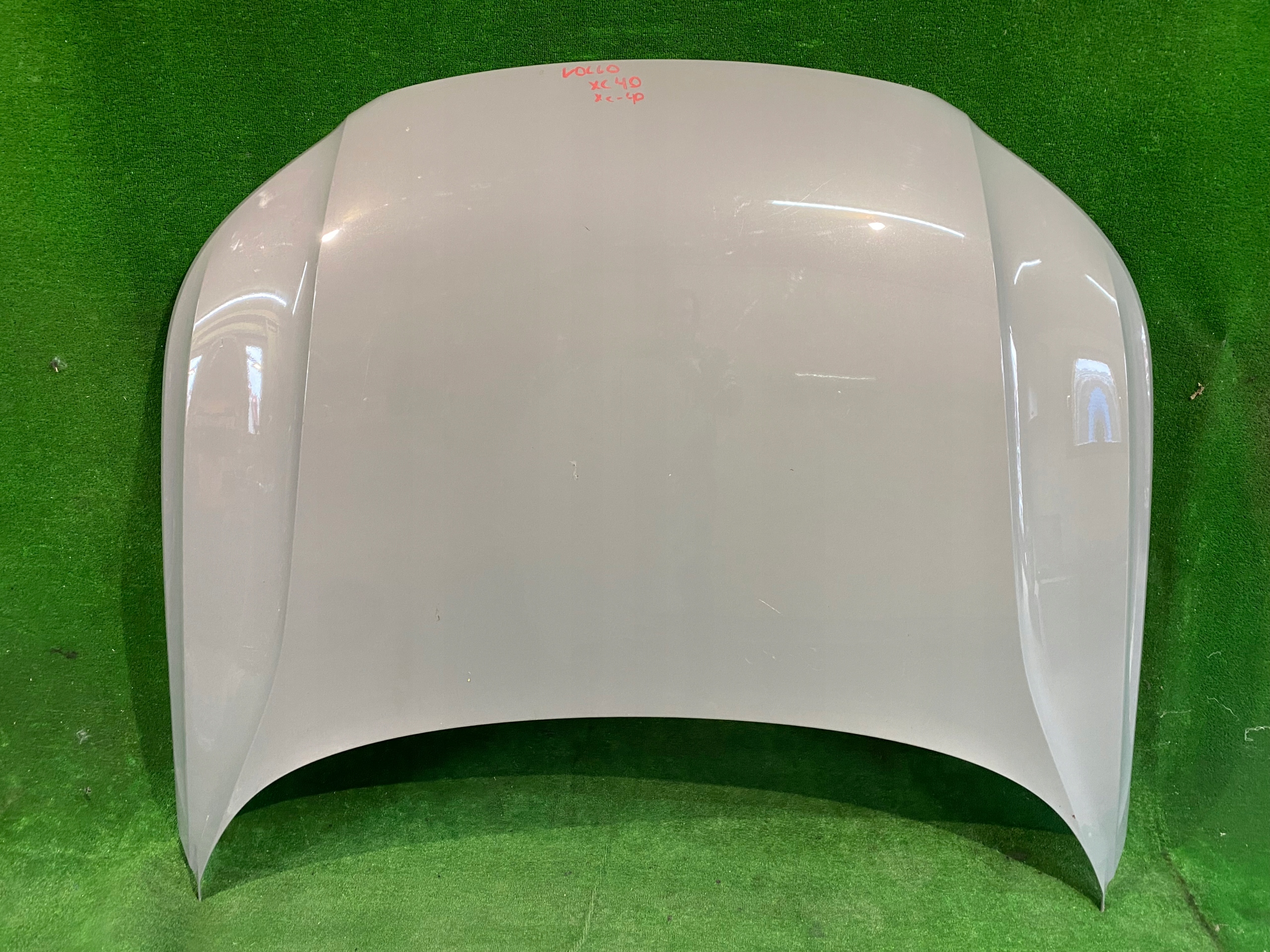 MASKA POKRYWA SILNIKA VOLVO XC40 II