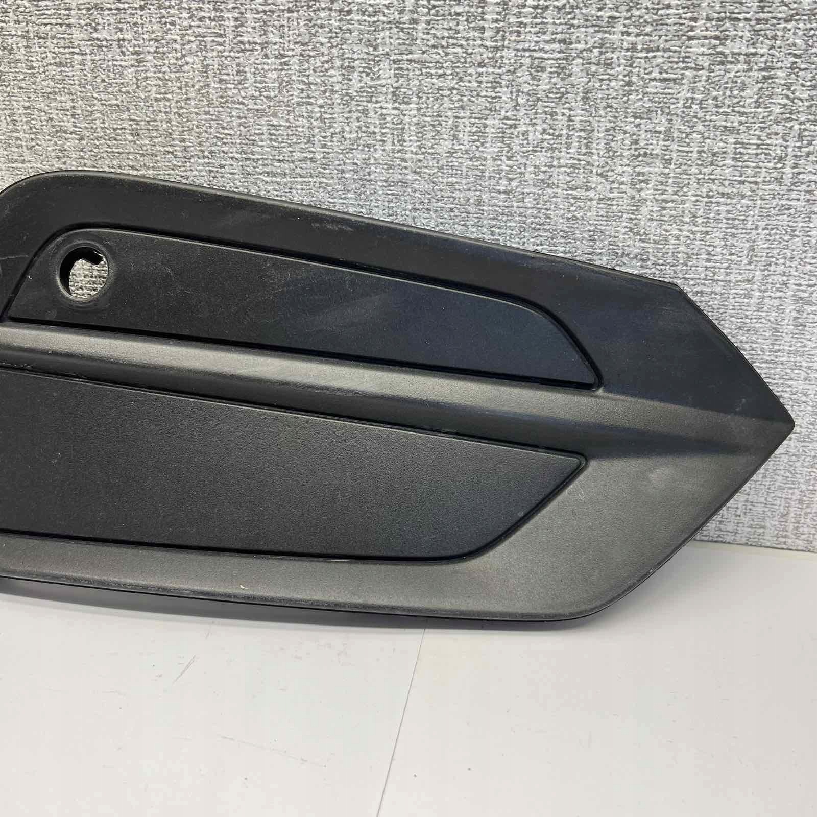 VOLVO XC60 II 2017-2022 grid W bumper right front 31425188