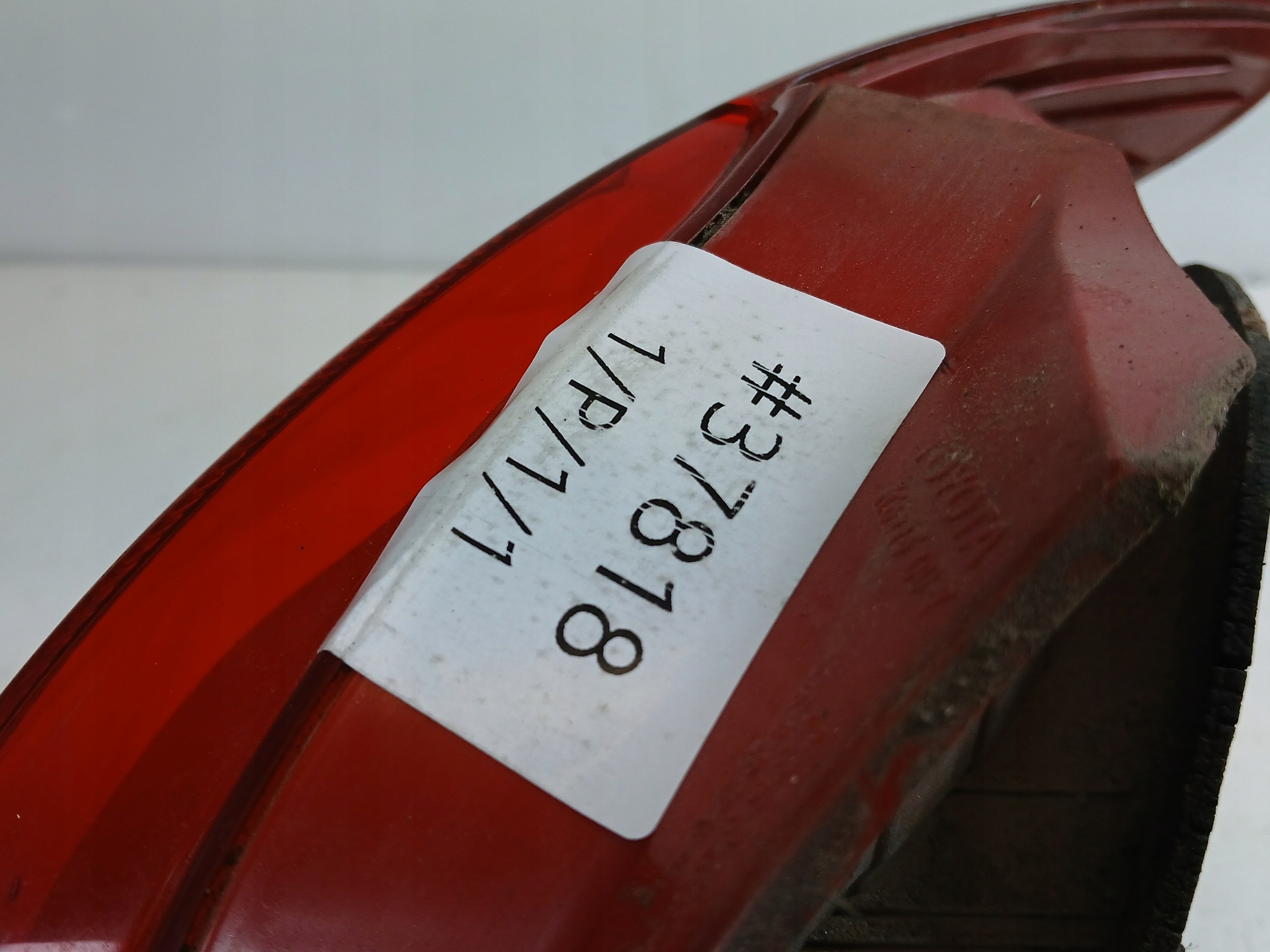 TOYOTA YARIS II light left rear part