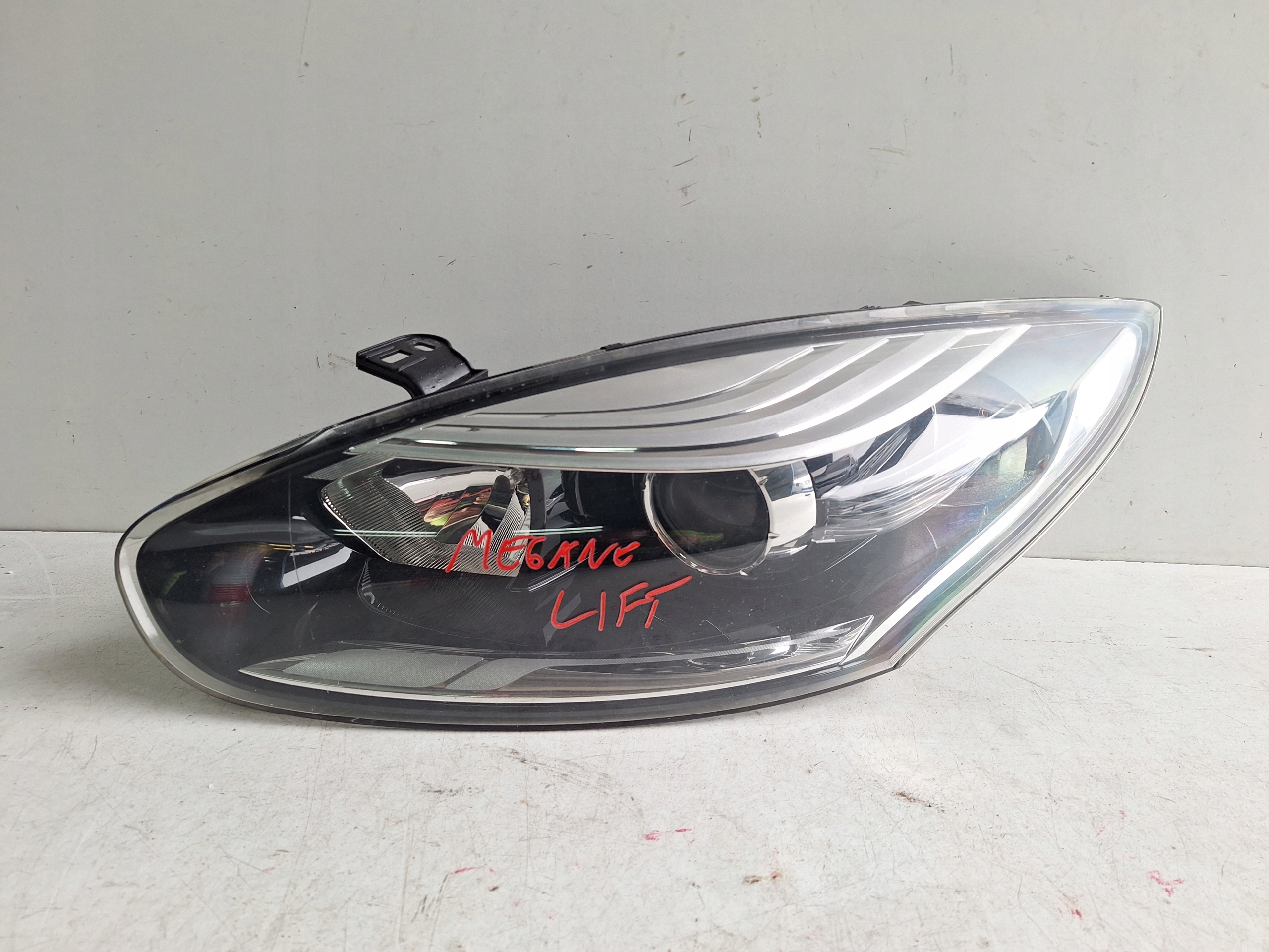 RENAULT MEGANE III LIFT 14-16 light left UK