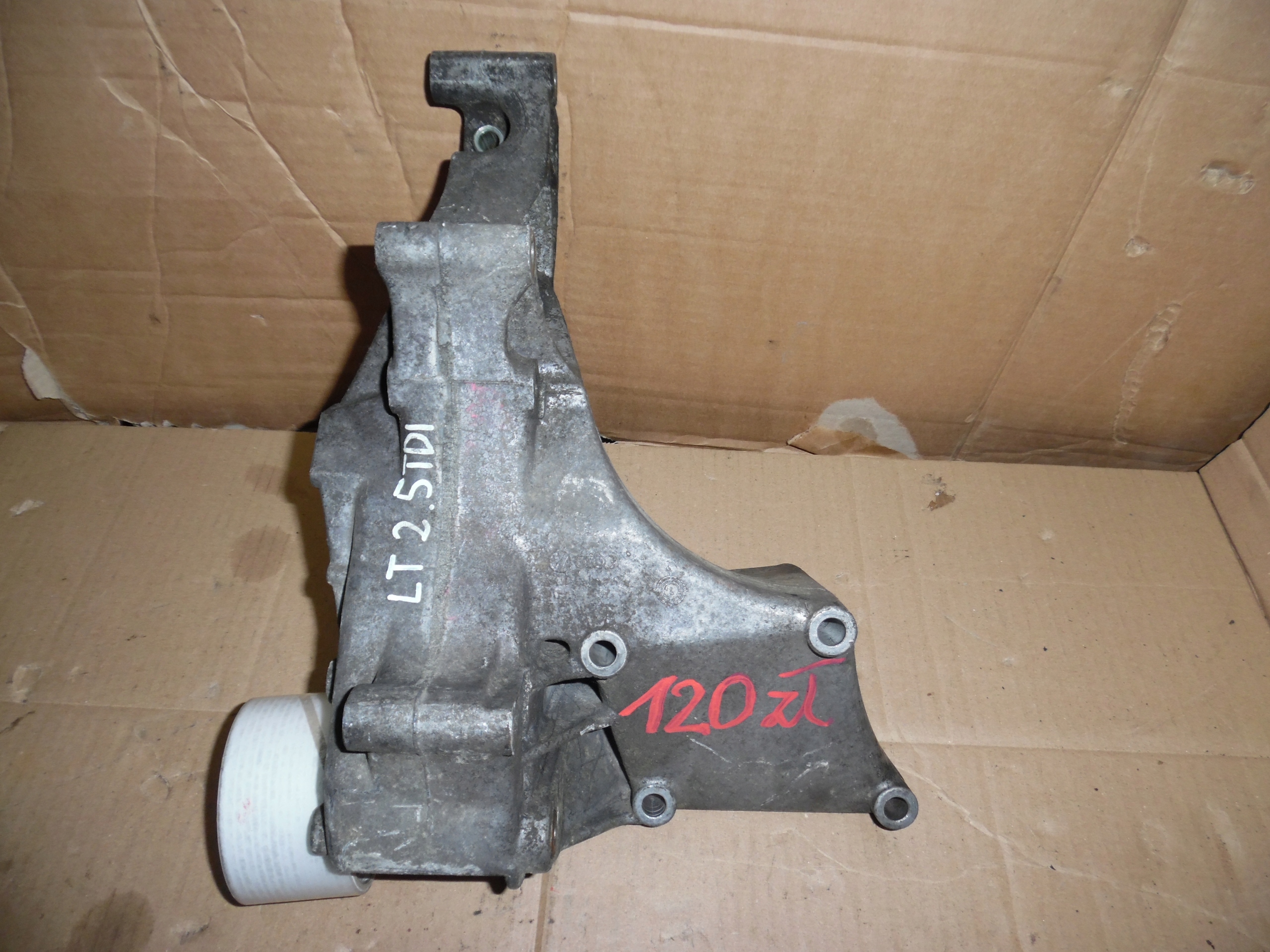 VW LT 2.5TDI SUPPORTO POMPY SERVOSTERZO E ALTERNATORE